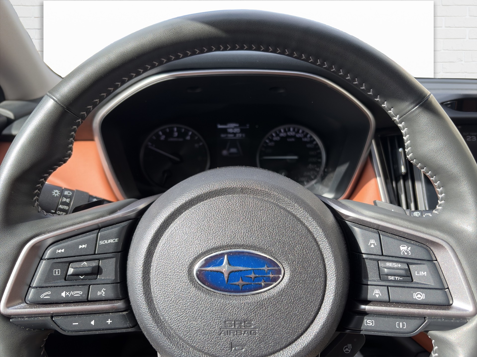 SUBARU Outback 2.5i Luxury AWD Lineartronic-image-4