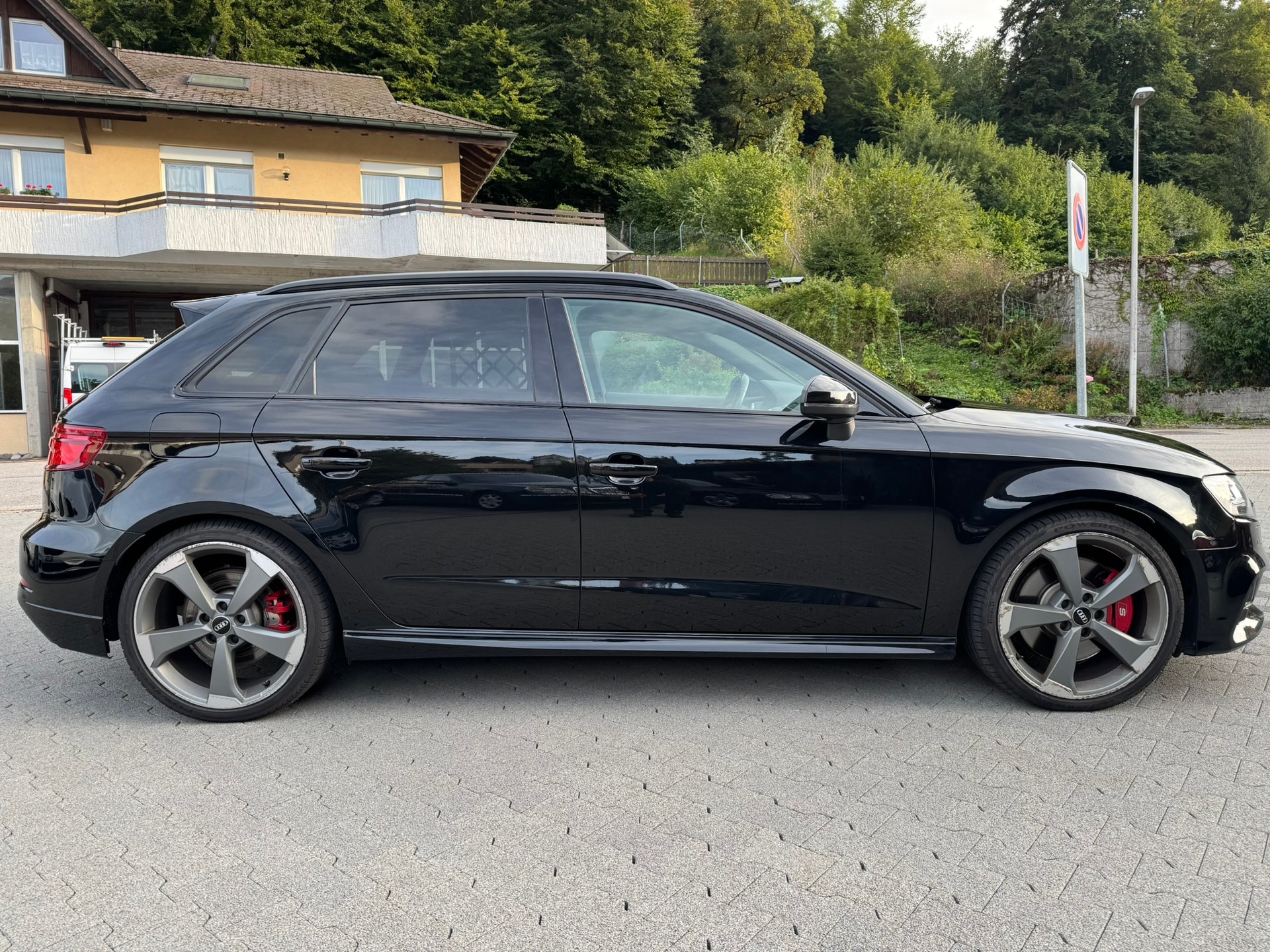 AUDI S3 Sportback 2.0 TFSI quattro S-tronic-image-3