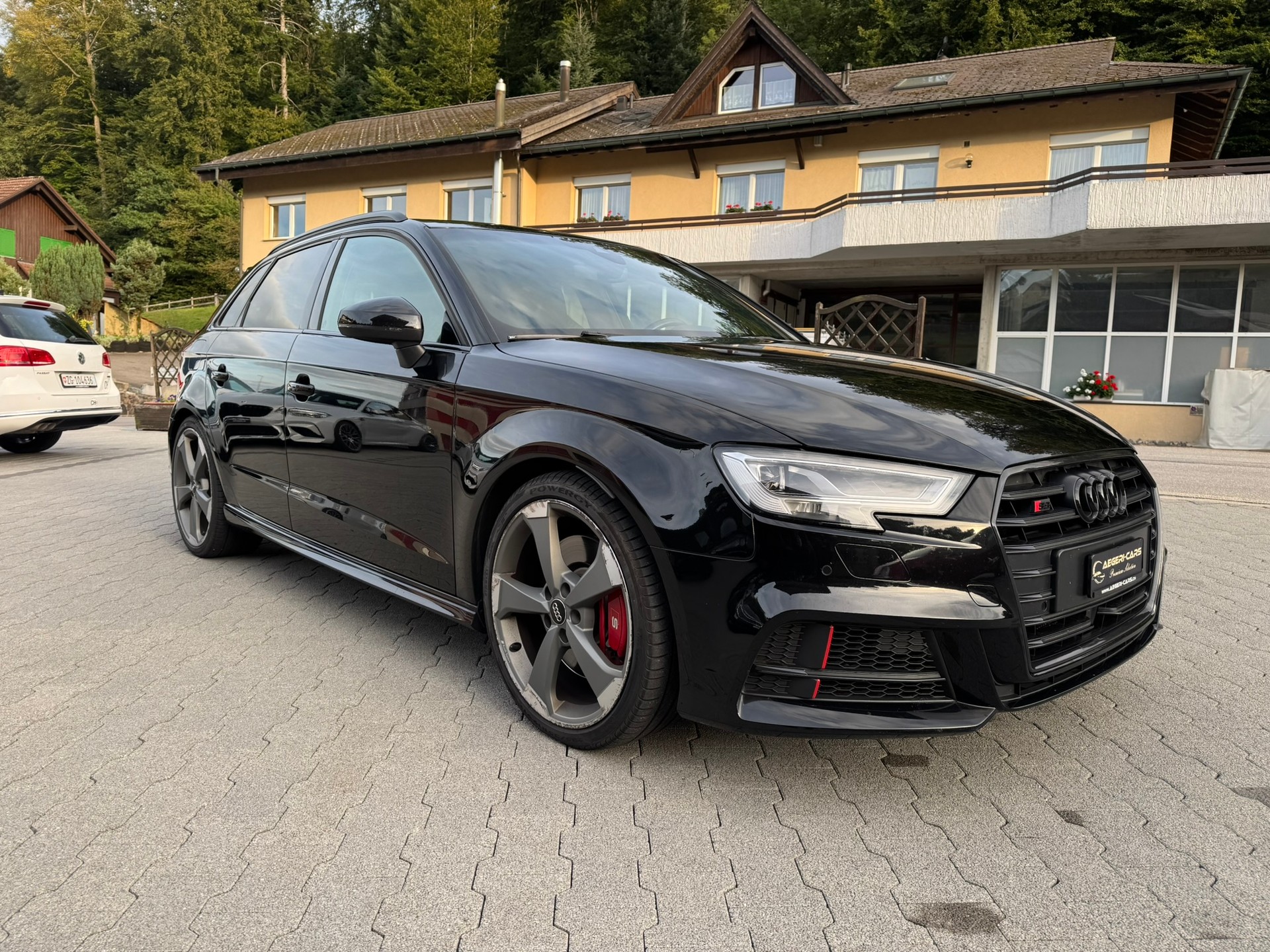 AUDI S3 Sportback 2.0 TFSI quattro S-tronic-image-2