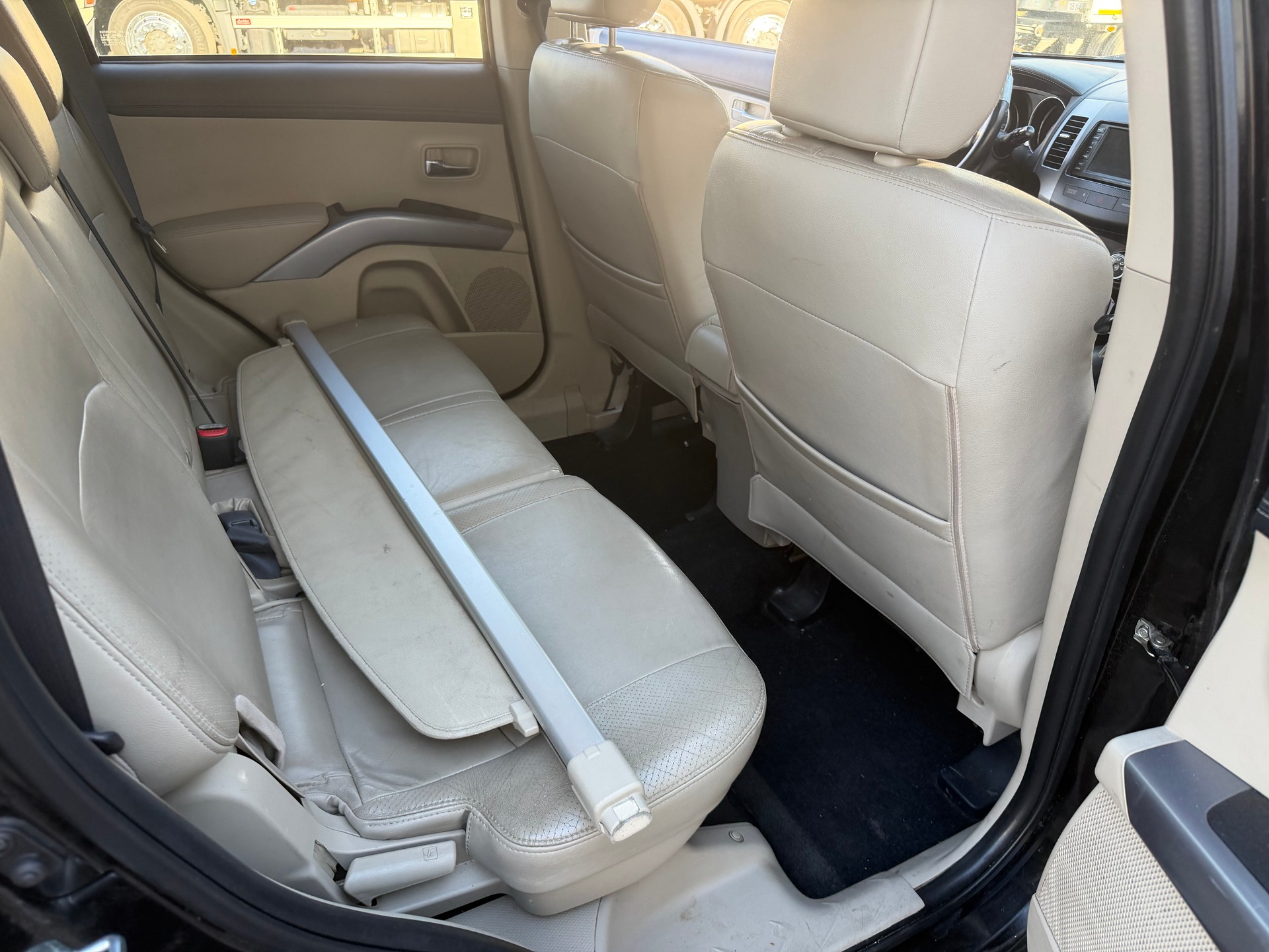 MITSUBISHI Outlander 2.4 Instyle 4WD CVT-image-6