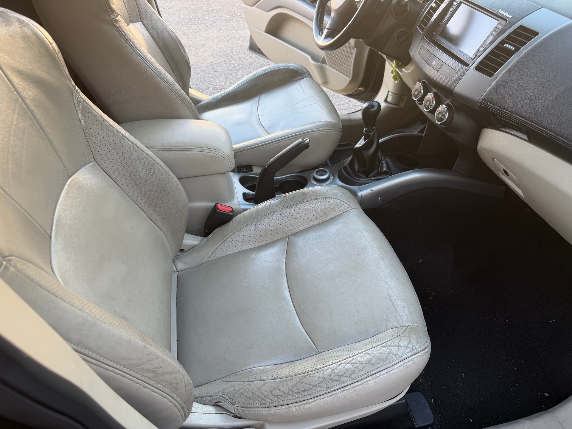 MITSUBISHI Outlander 2.4 Instyle 4WD CVT-image-9