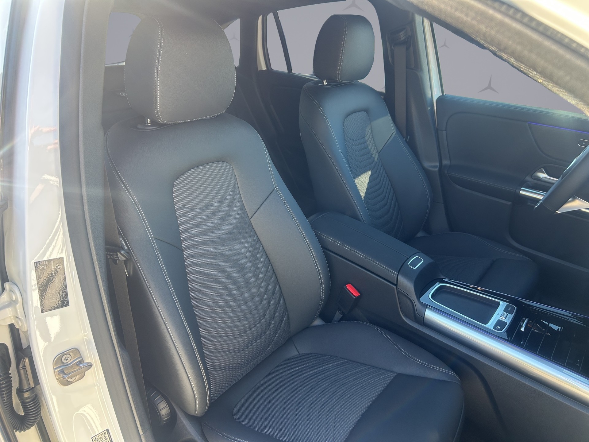 MERCEDES-BENZ GLA-Klasse H247 GLA 250 e EQ Star Progressive-image-15