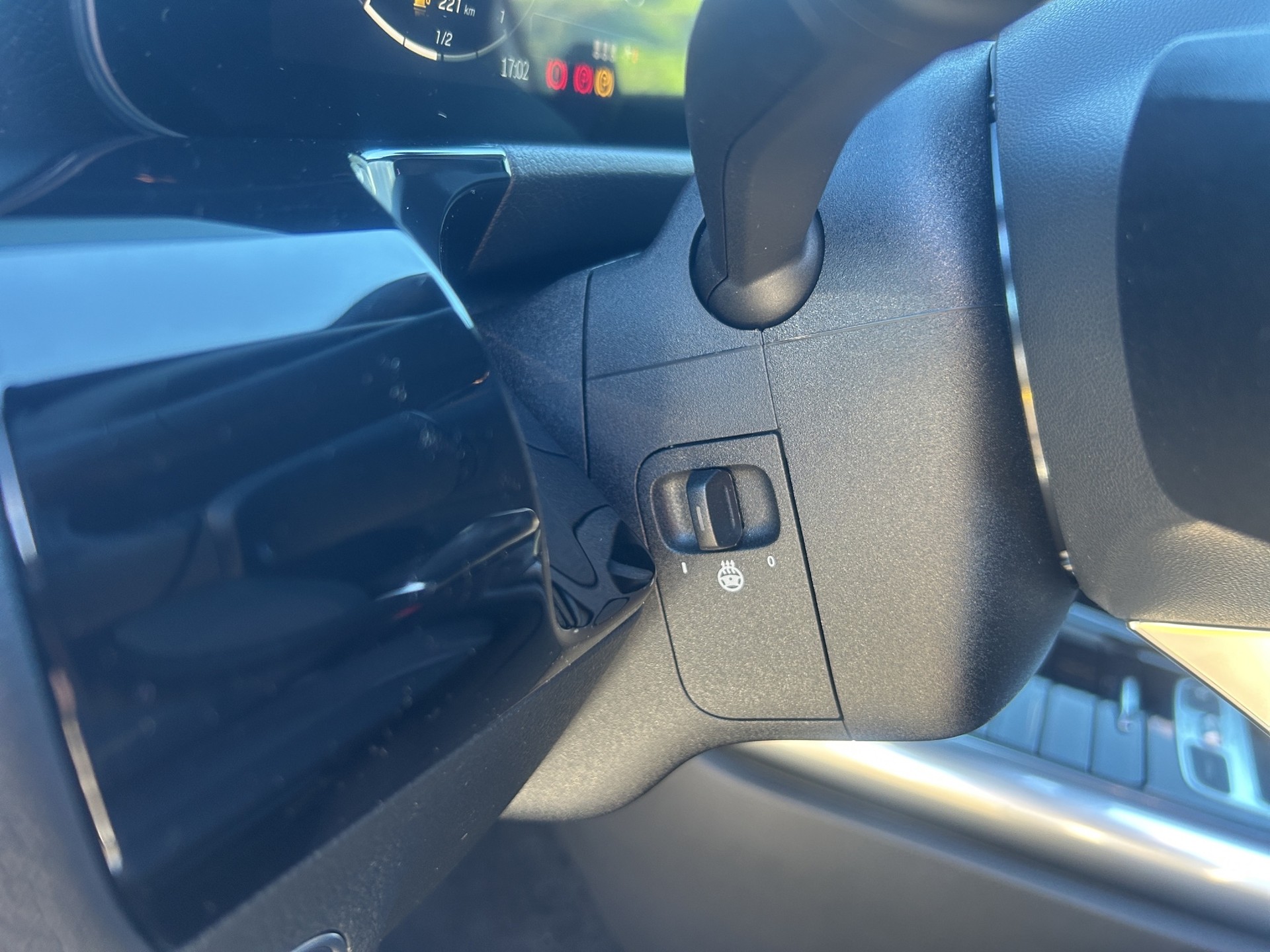MERCEDES-BENZ GLA-Klasse H247 GLA 250 e EQ Star Progressive-image-14