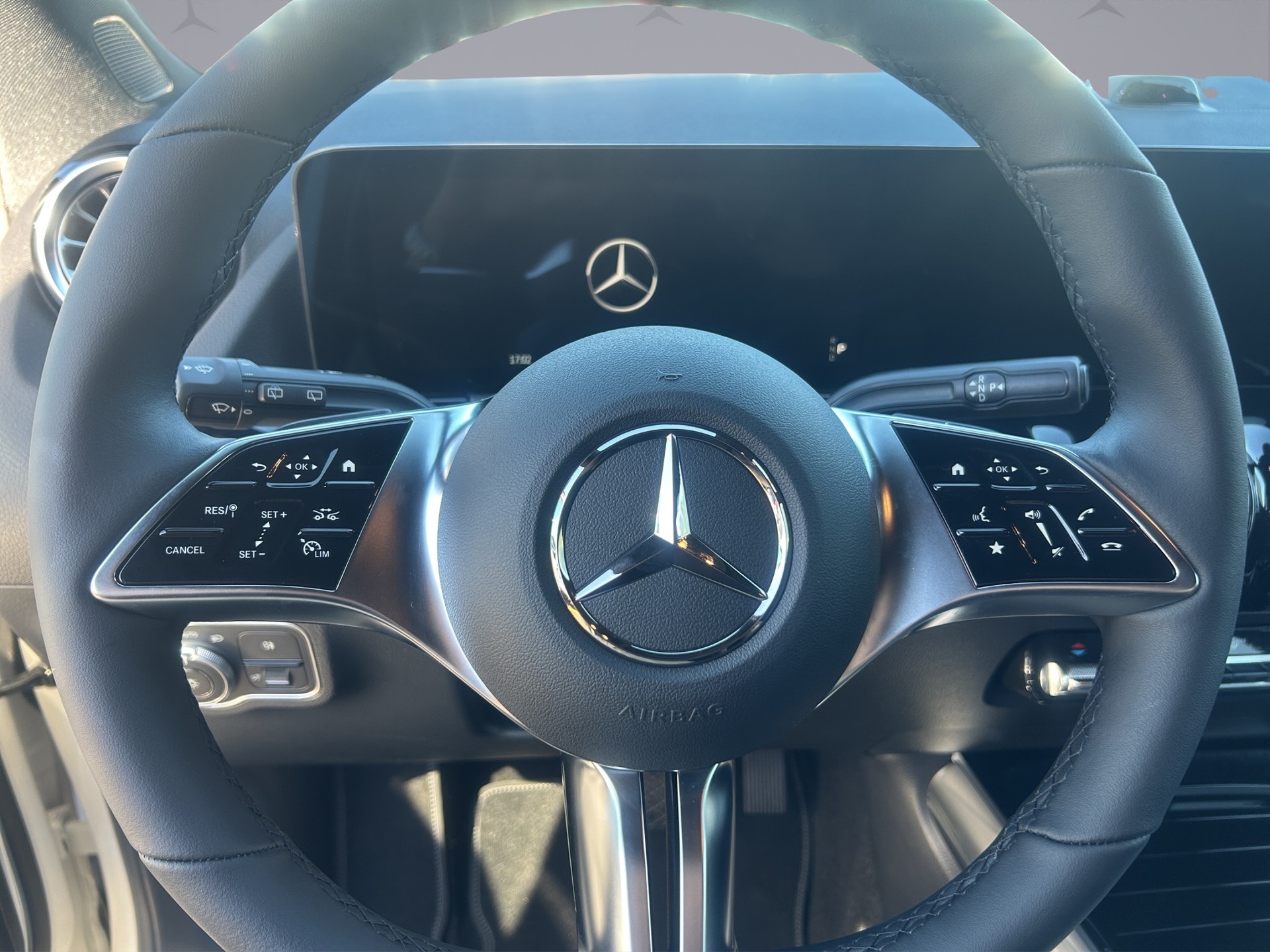 MERCEDES-BENZ GLA-Klasse H247 GLA 250 e EQ Star Progressive-image-11