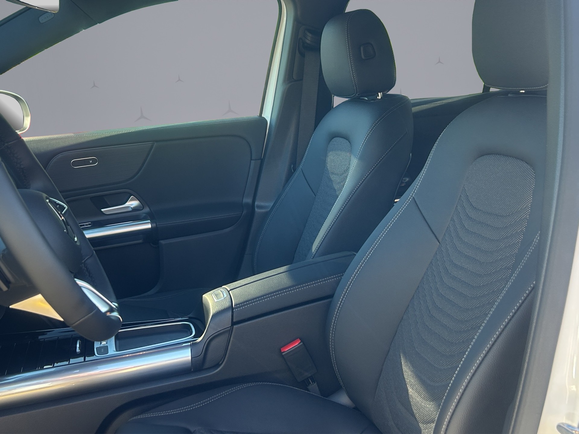 MERCEDES-BENZ GLA-Klasse H247 GLA 250 e EQ Star Progressive-image-8