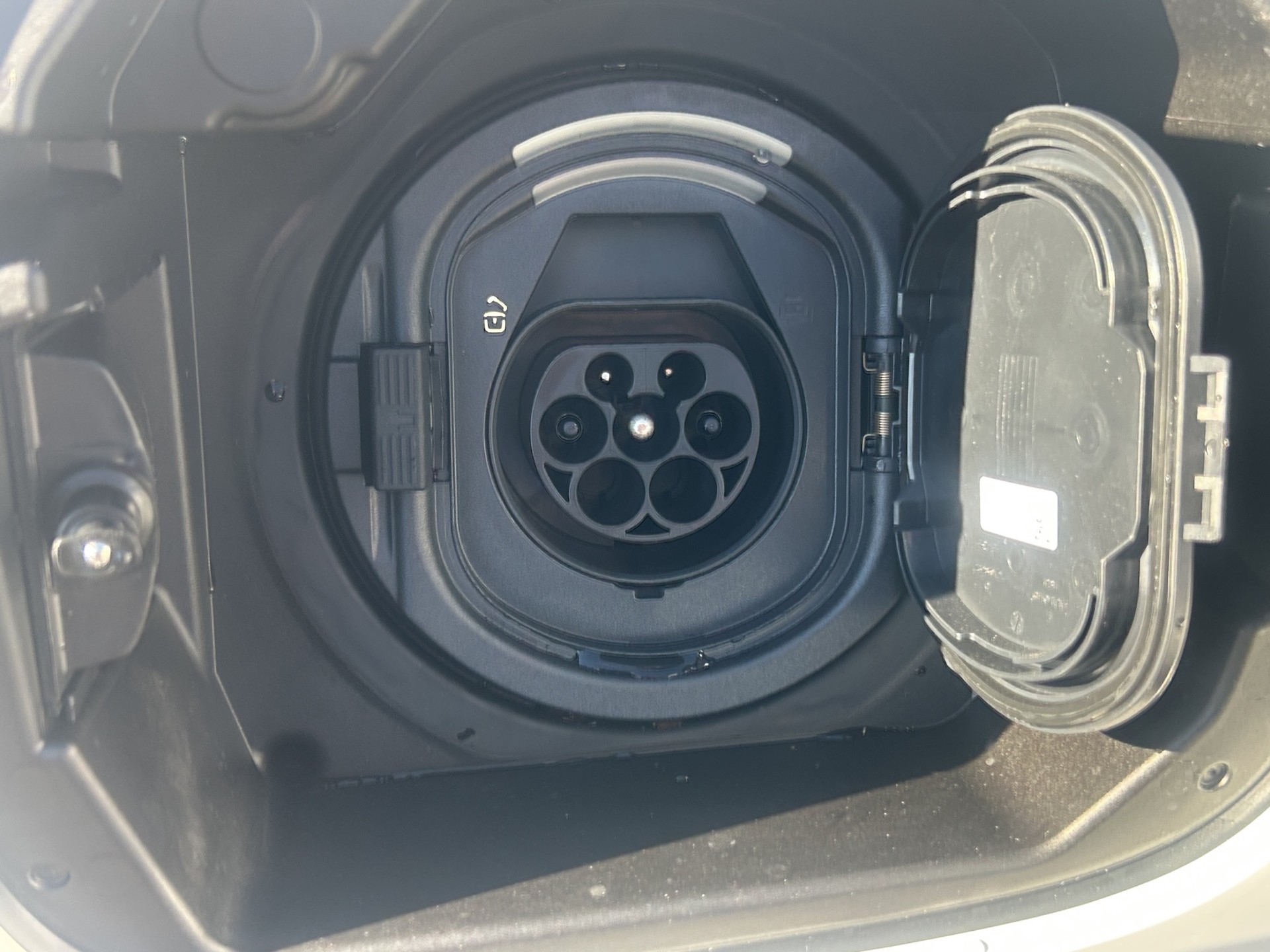 MERCEDES-BENZ GLA-Klasse H247 GLA 250 e EQ Star Progressive-image-10