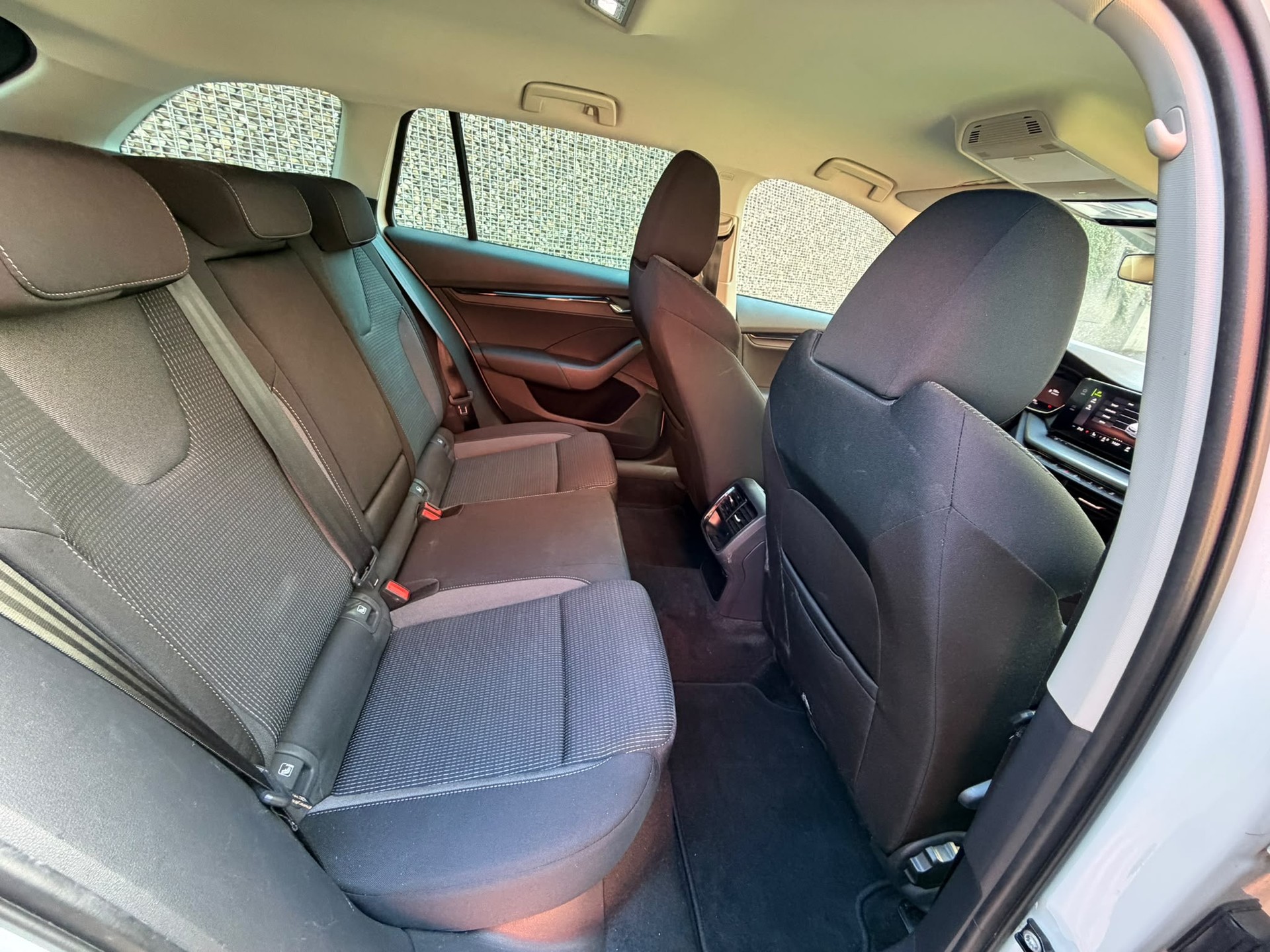 SKODA Octavia Combi 2.0 TDI DSG Style-image-10