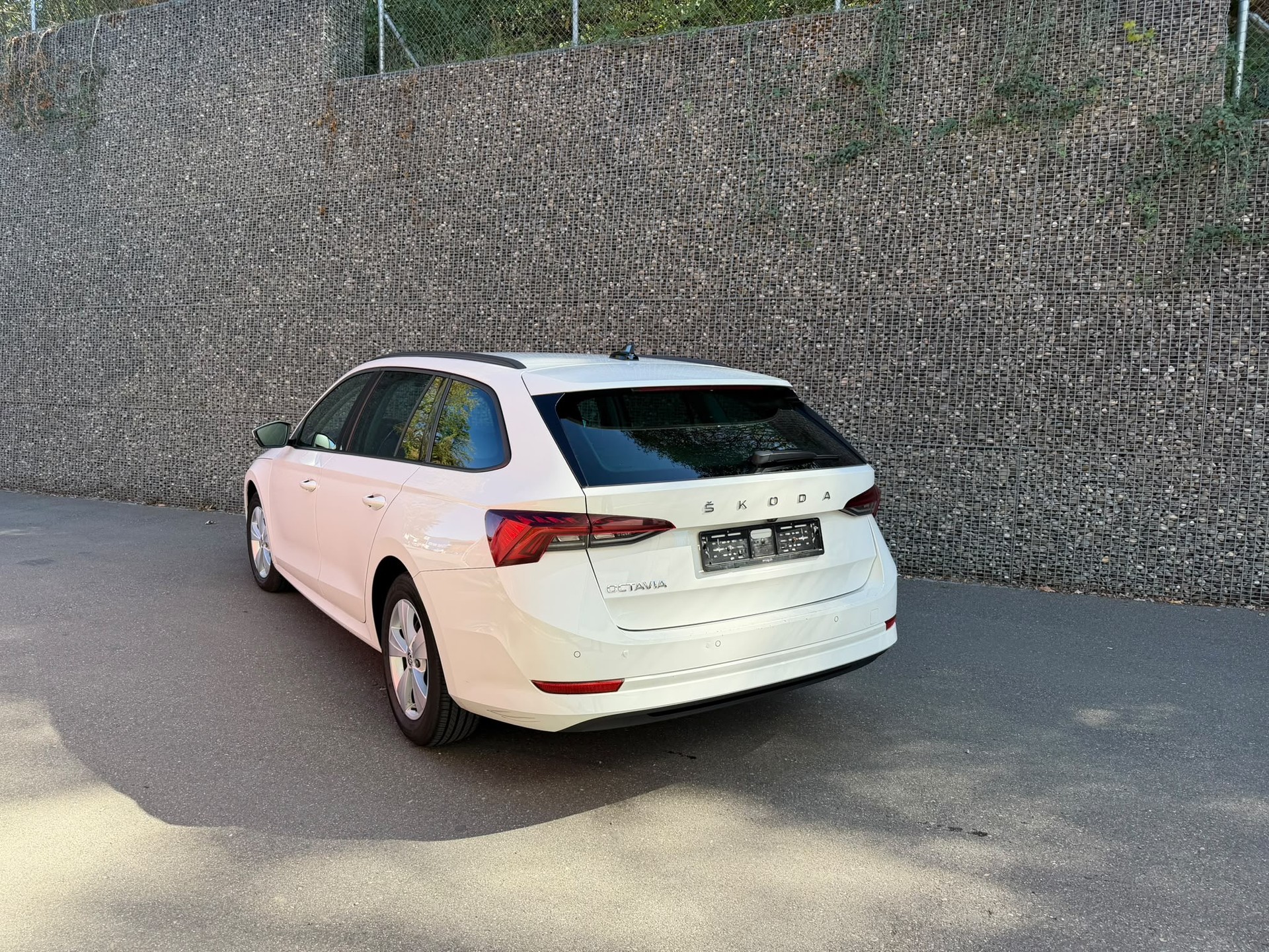 SKODA Octavia Combi 2.0 TDI DSG Style-image-2
