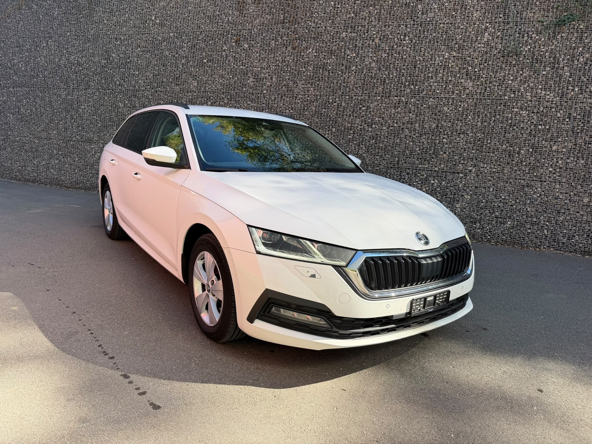 SKODA Octavia Combi 2.0 TDI DSG Style-image-0