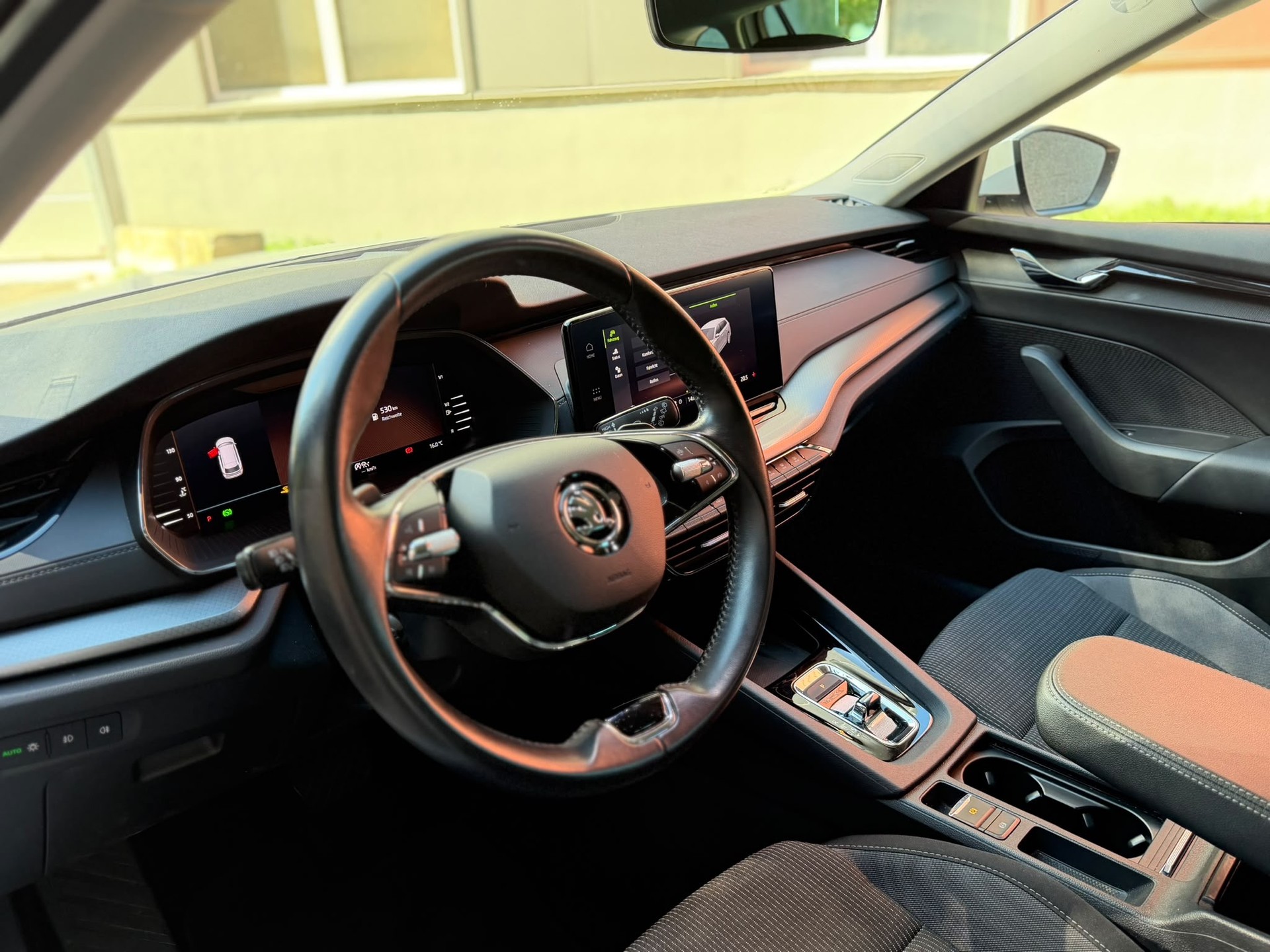 SKODA Octavia Combi 2.0 TDI DSG Style-image-8