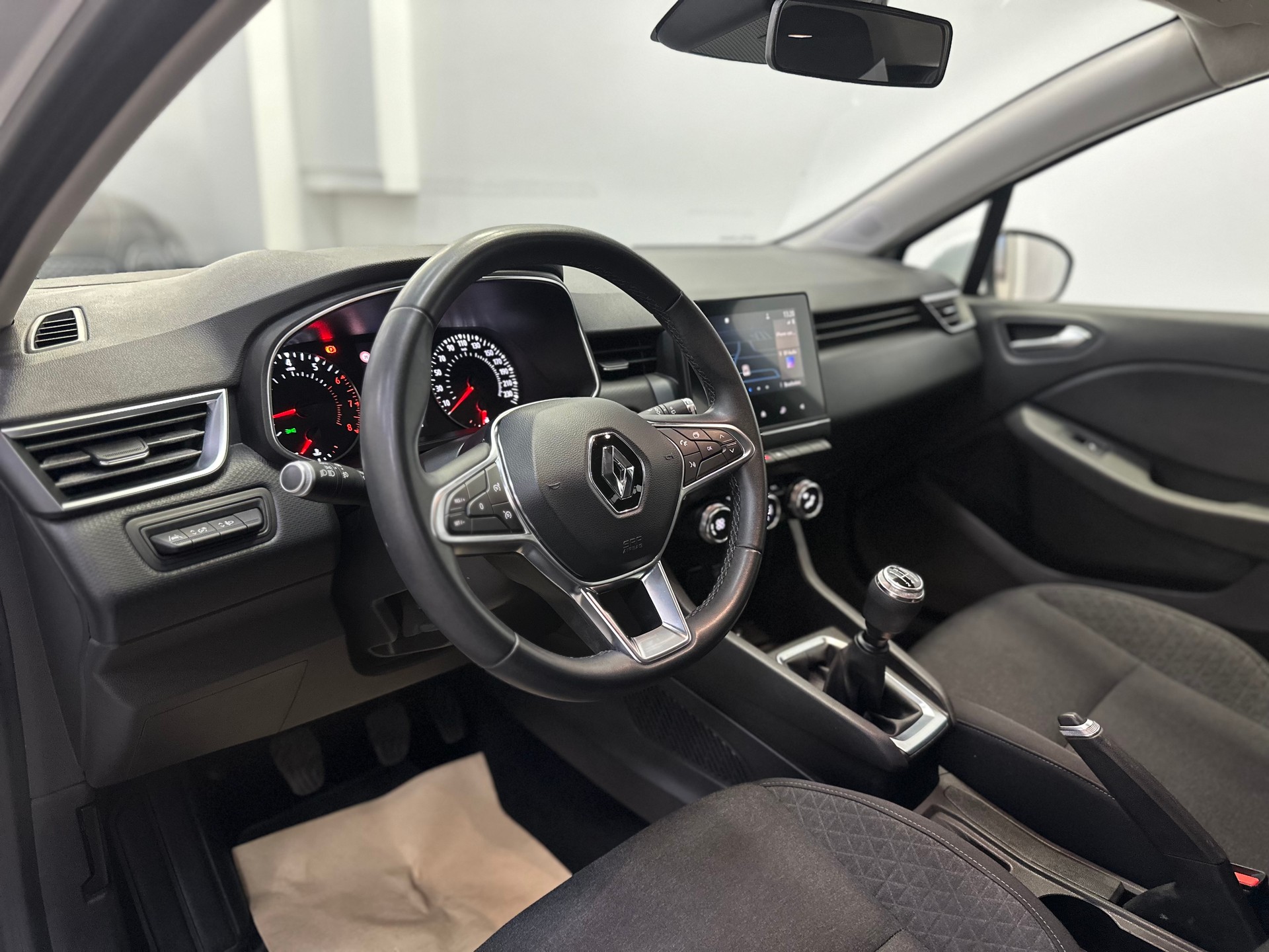 RENAULT Clio 1.0 Business-image-11