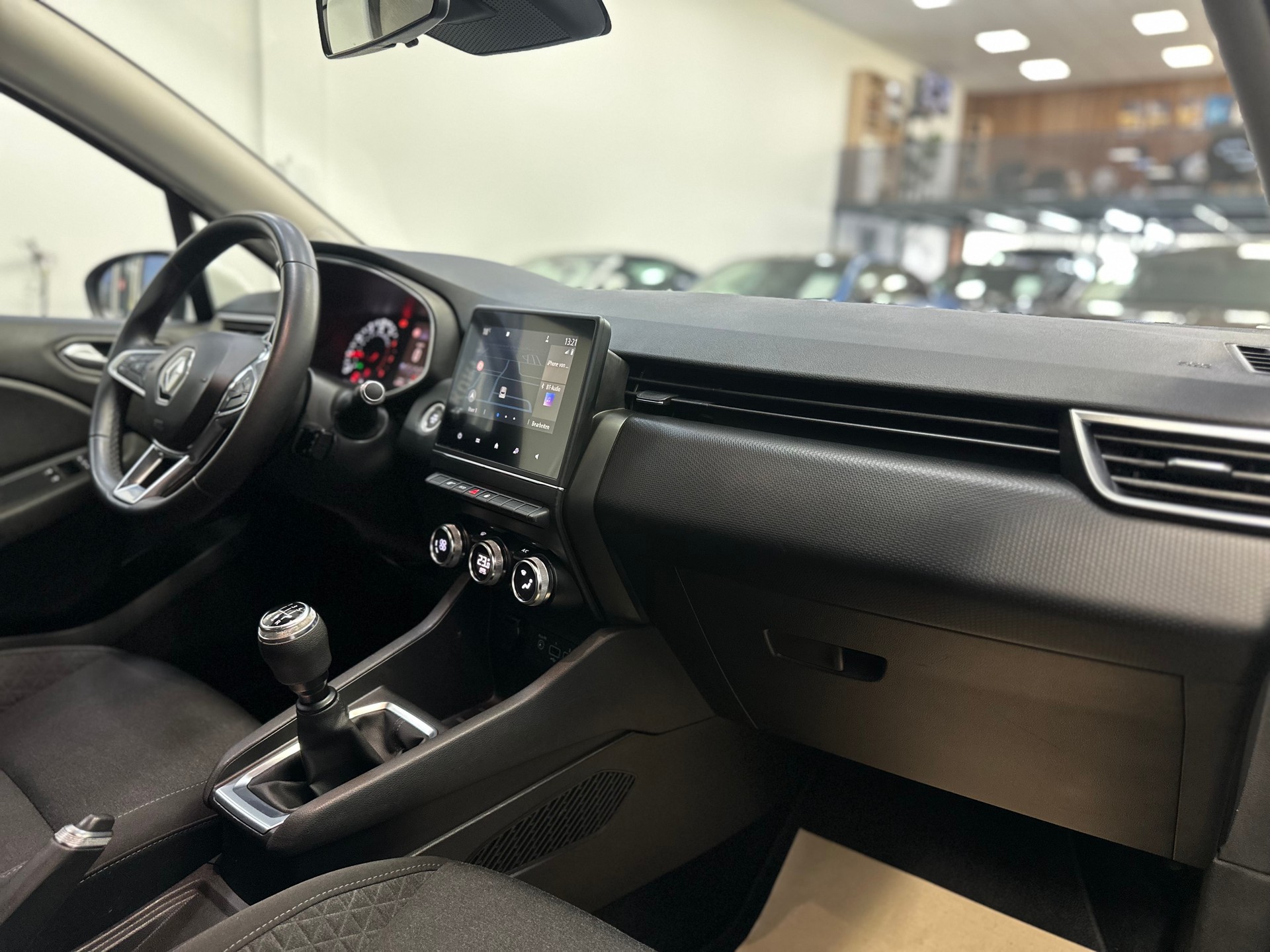 RENAULT Clio 1.0 Business-image-10
