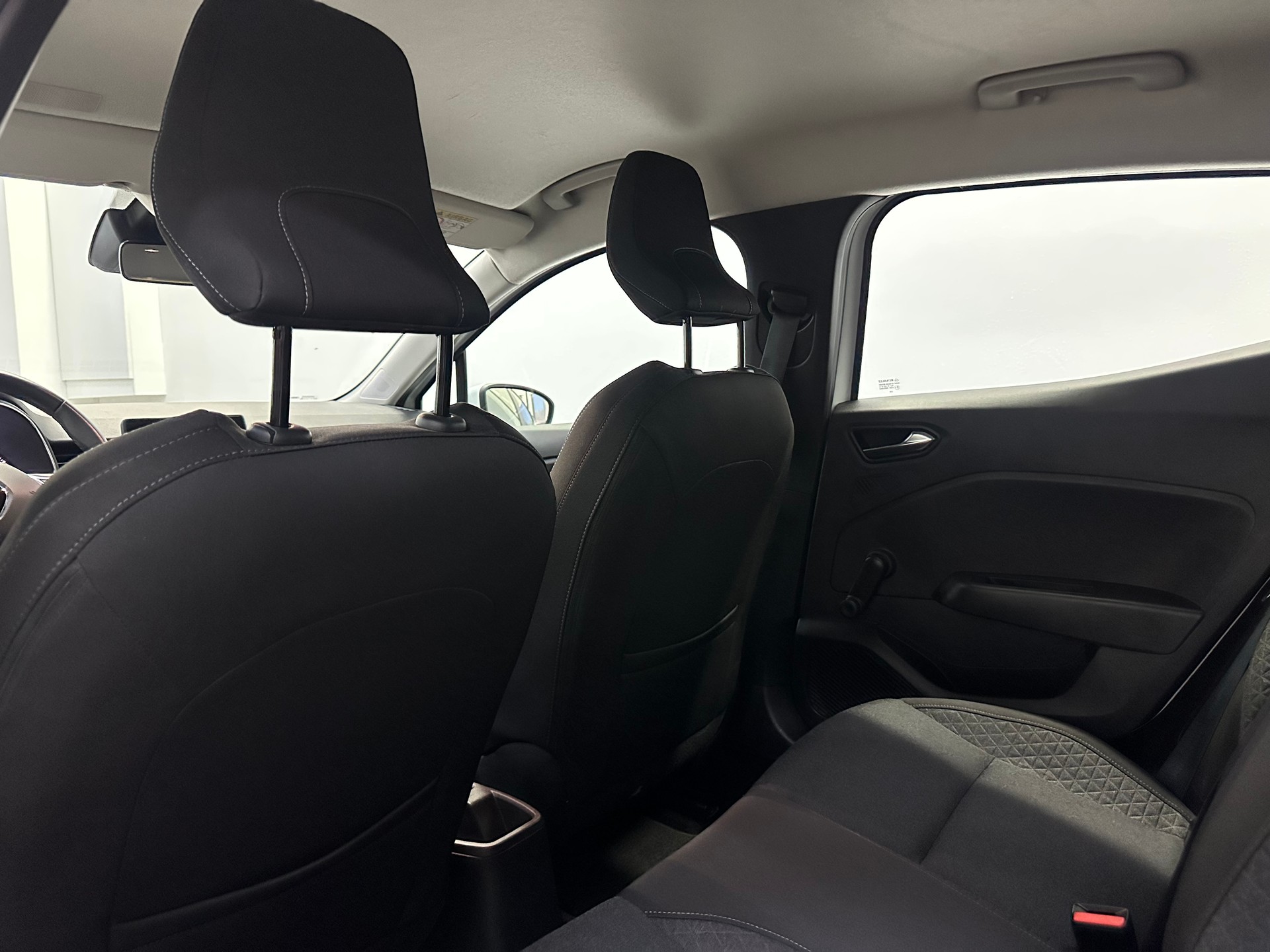 RENAULT Clio 1.0 Business-image-12