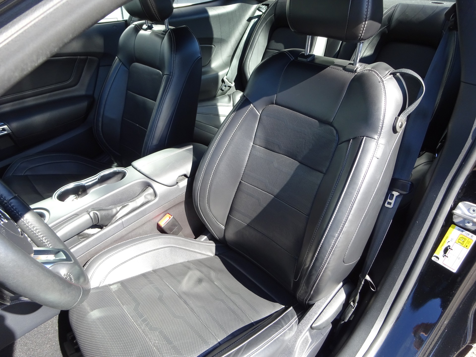 FORD Mustang Fastback 5.0 V8 GT Automat-image-6