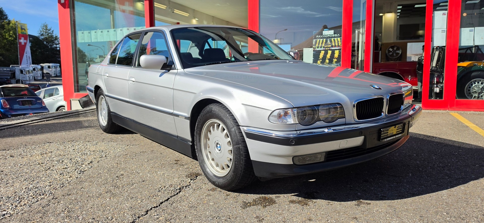 BMW 735i-image-11