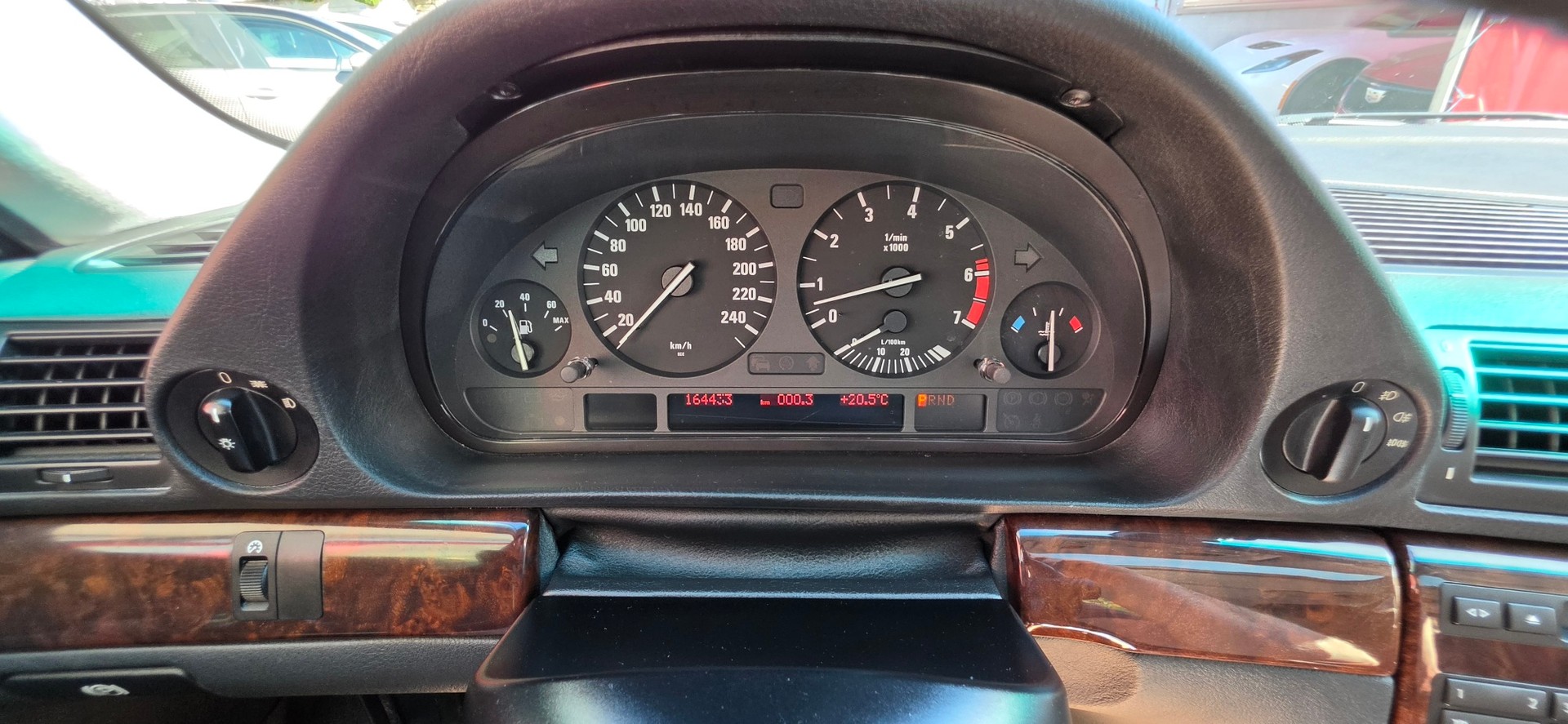 BMW 735i-image-20
