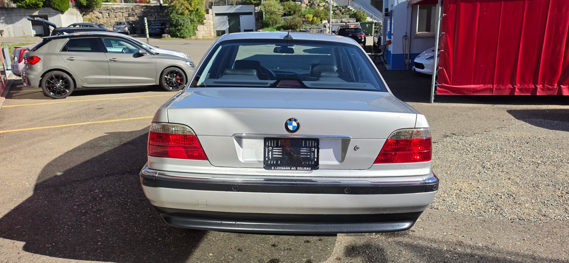 BMW 735i-image-3