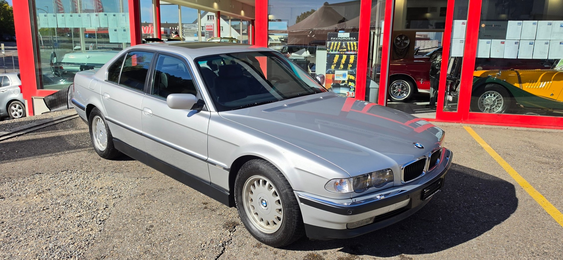 BMW 735i-image-31