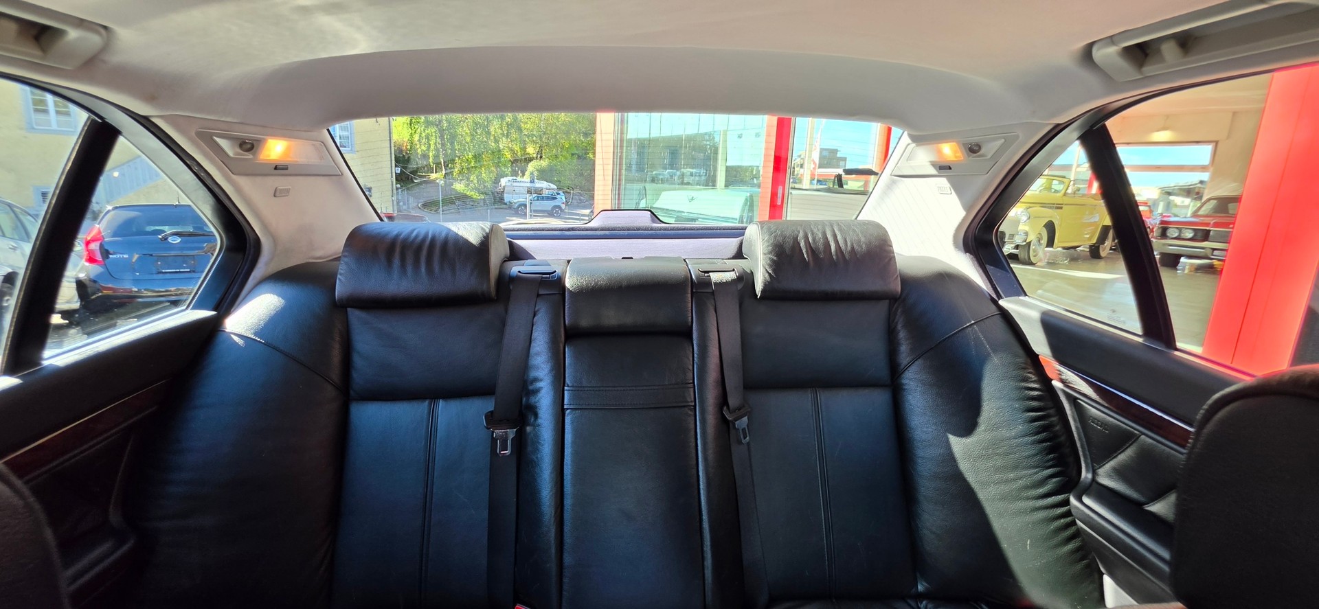 BMW 735i-image-16