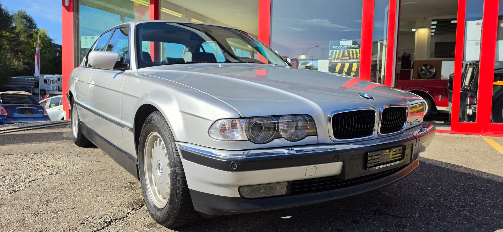 BMW 735i-image-9