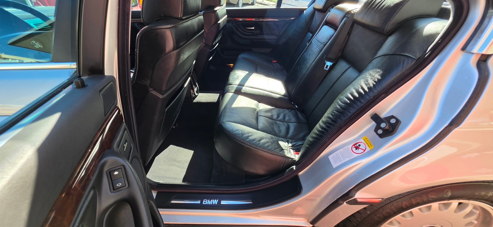 BMW 735i-image-15