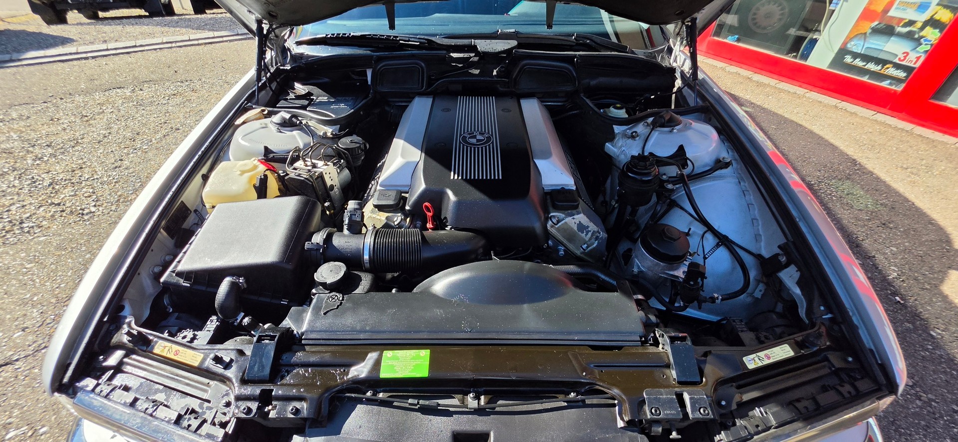 BMW 735i-image-12