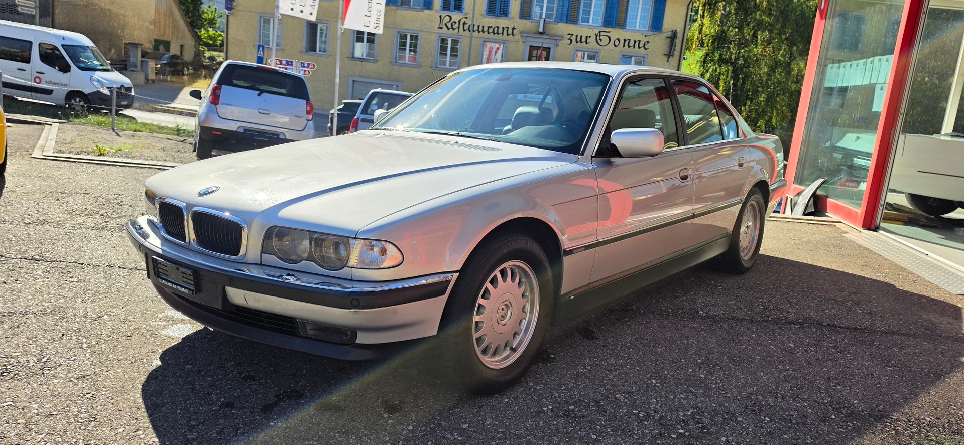 BMW 735i-image-6