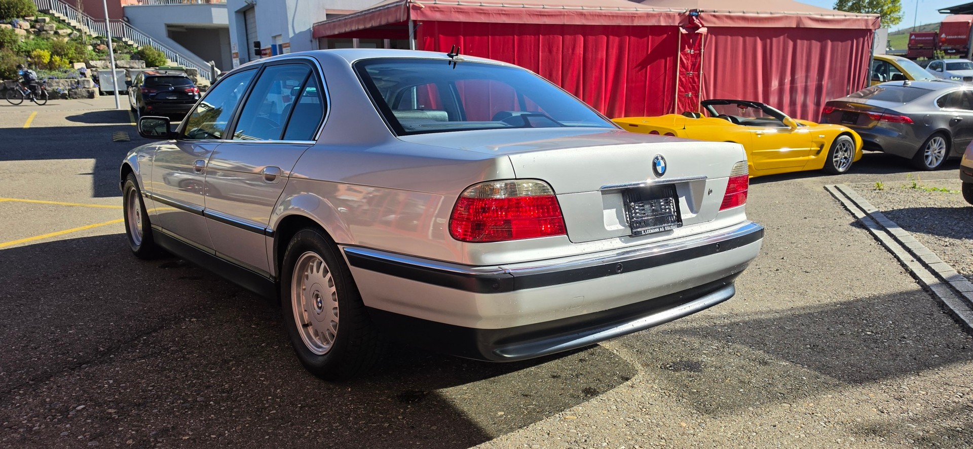 BMW 735i-image-4