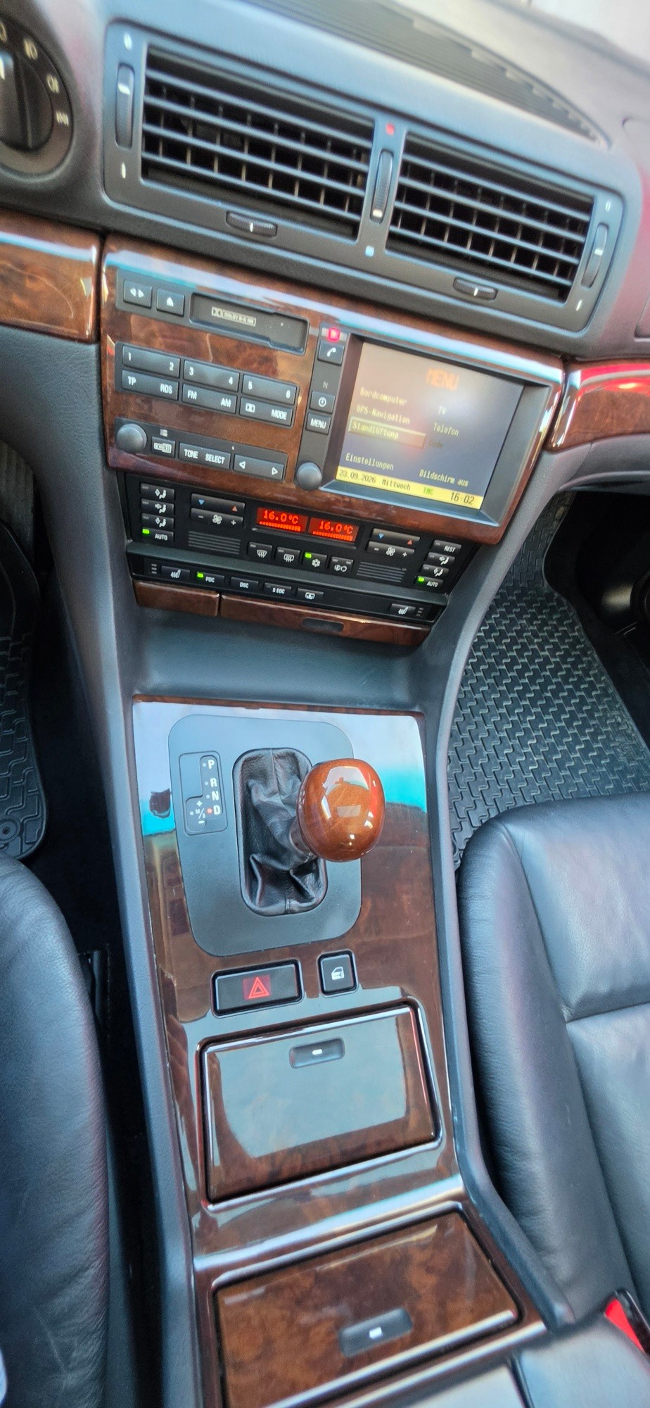 BMW 735i-image-22