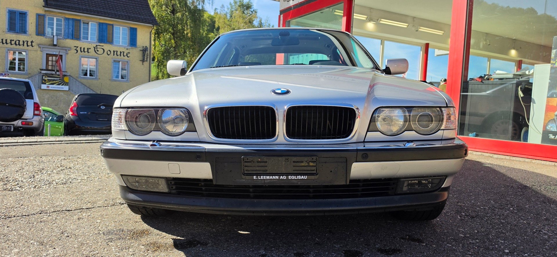 BMW 735i-image-8