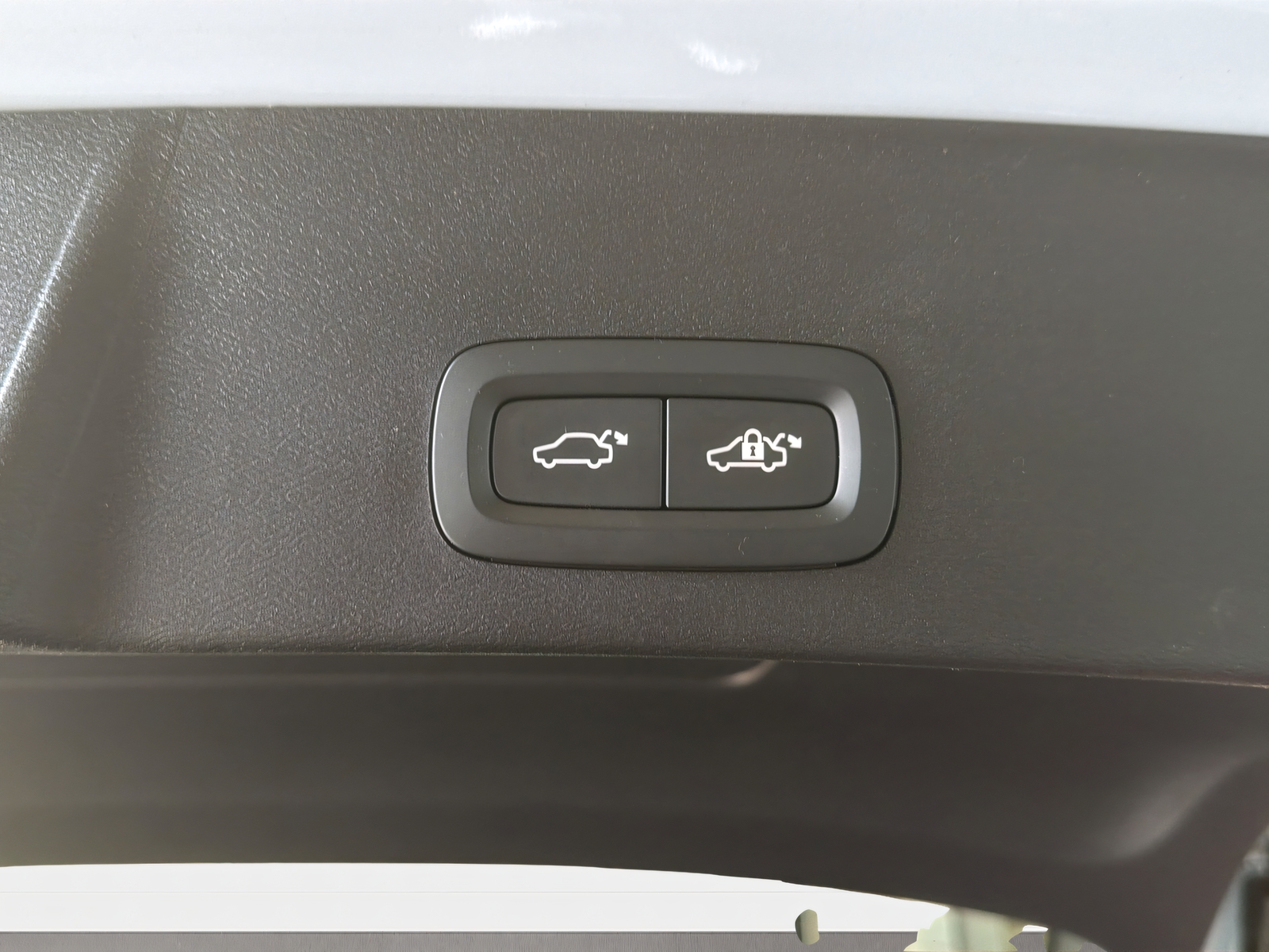 VOLVO XC40 2.0 B3 MH Plus Dark-image-20
