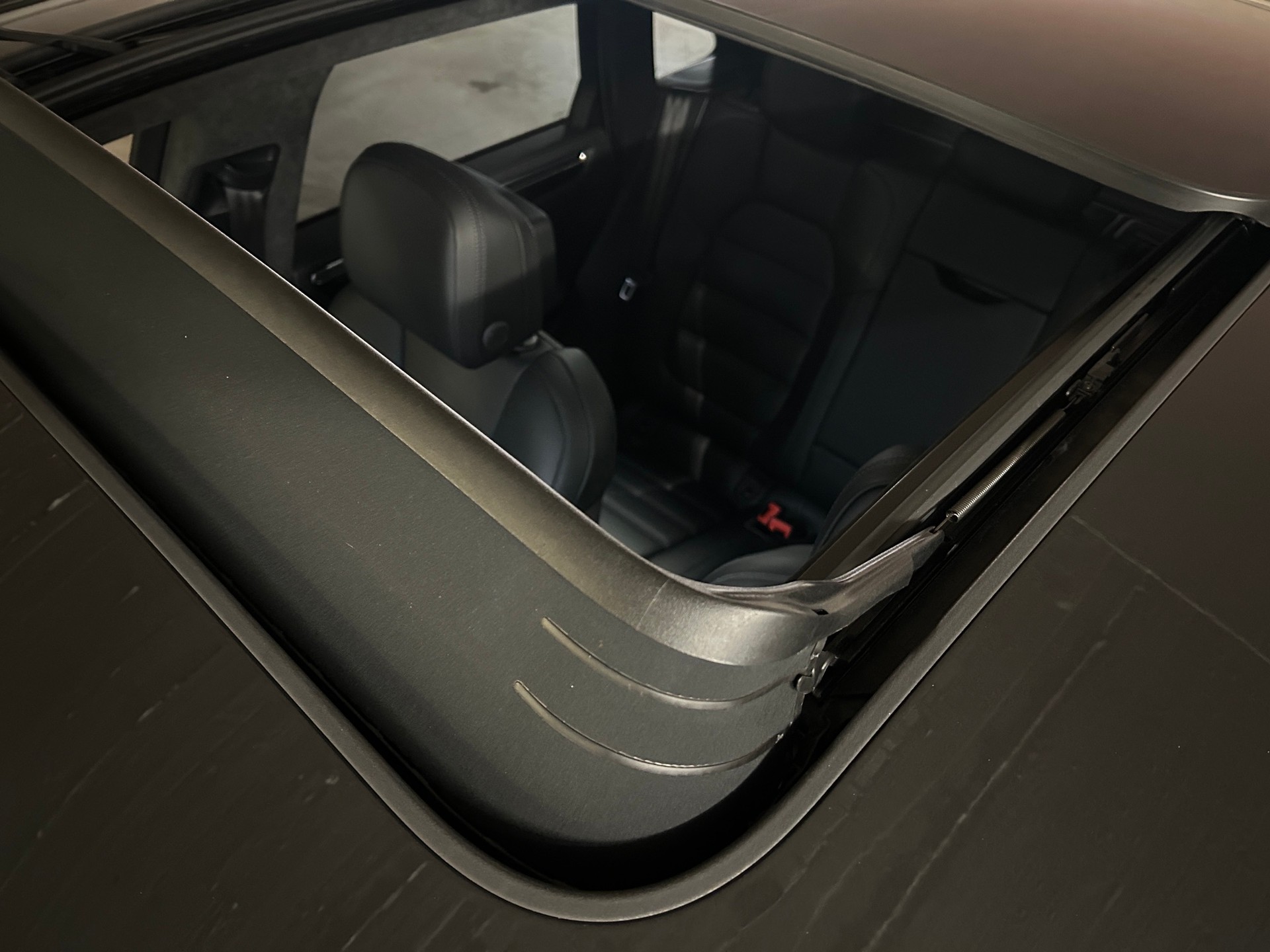 PORSCHE Macan Turbo PDK -Standheizung-Panoramaschiebedach-Sportchrono-Burmester Sound--image-25