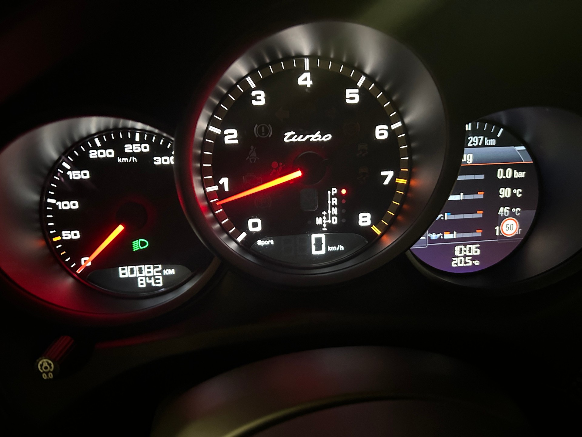 PORSCHE Macan Turbo PDK -Standheizung-Panoramaschiebedach-Sportchrono-Burmester Sound--image-14