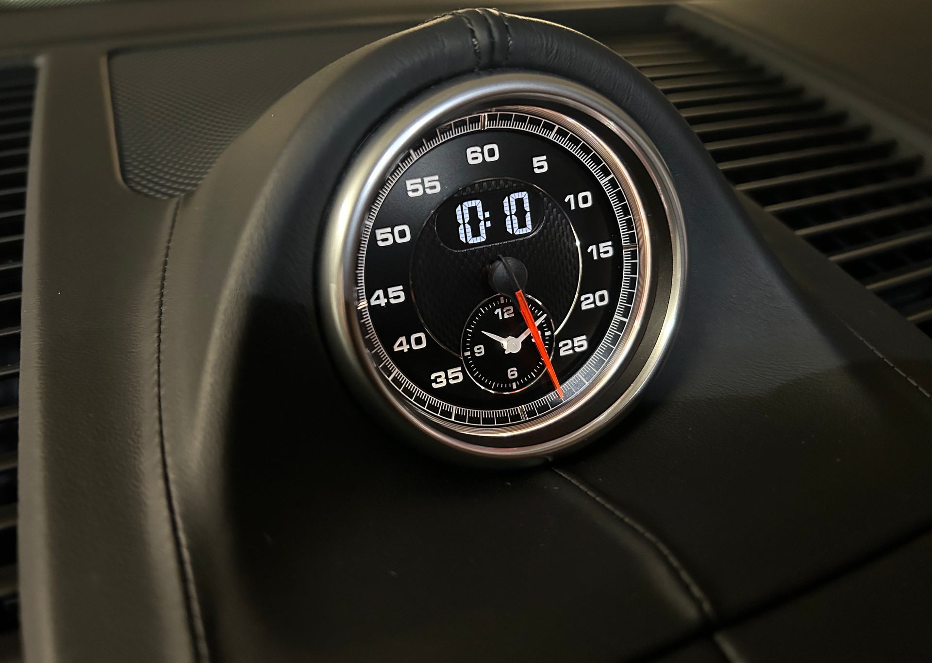 PORSCHE Macan Turbo PDK -Standheizung-Panoramaschiebedach-Sportchrono-Burmester Sound--image-15