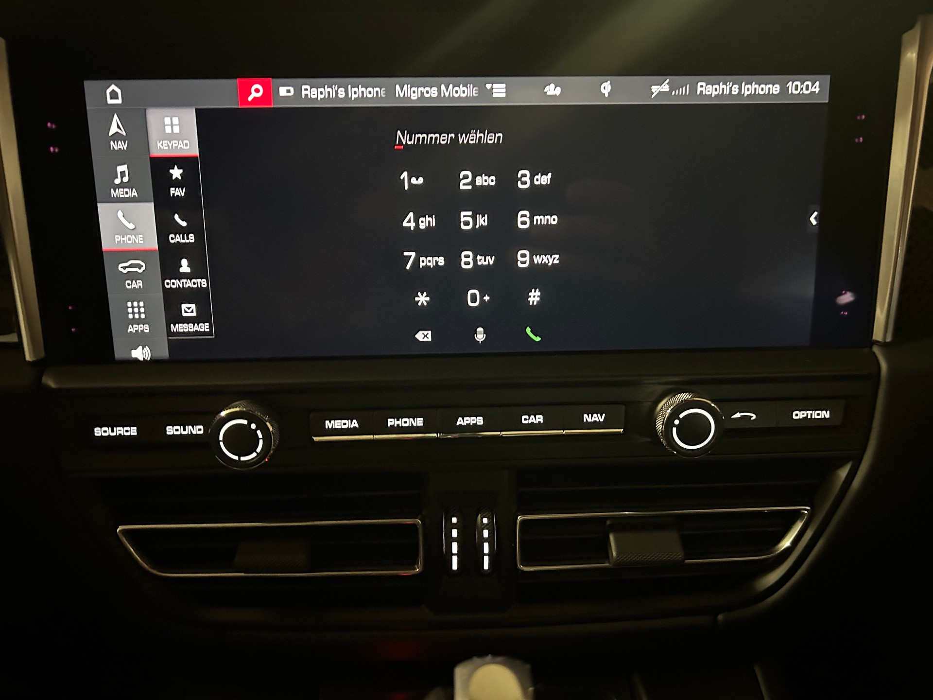 PORSCHE Macan Turbo PDK -Standheizung-Panoramaschiebedach-Sportchrono-Burmester Sound--image-20