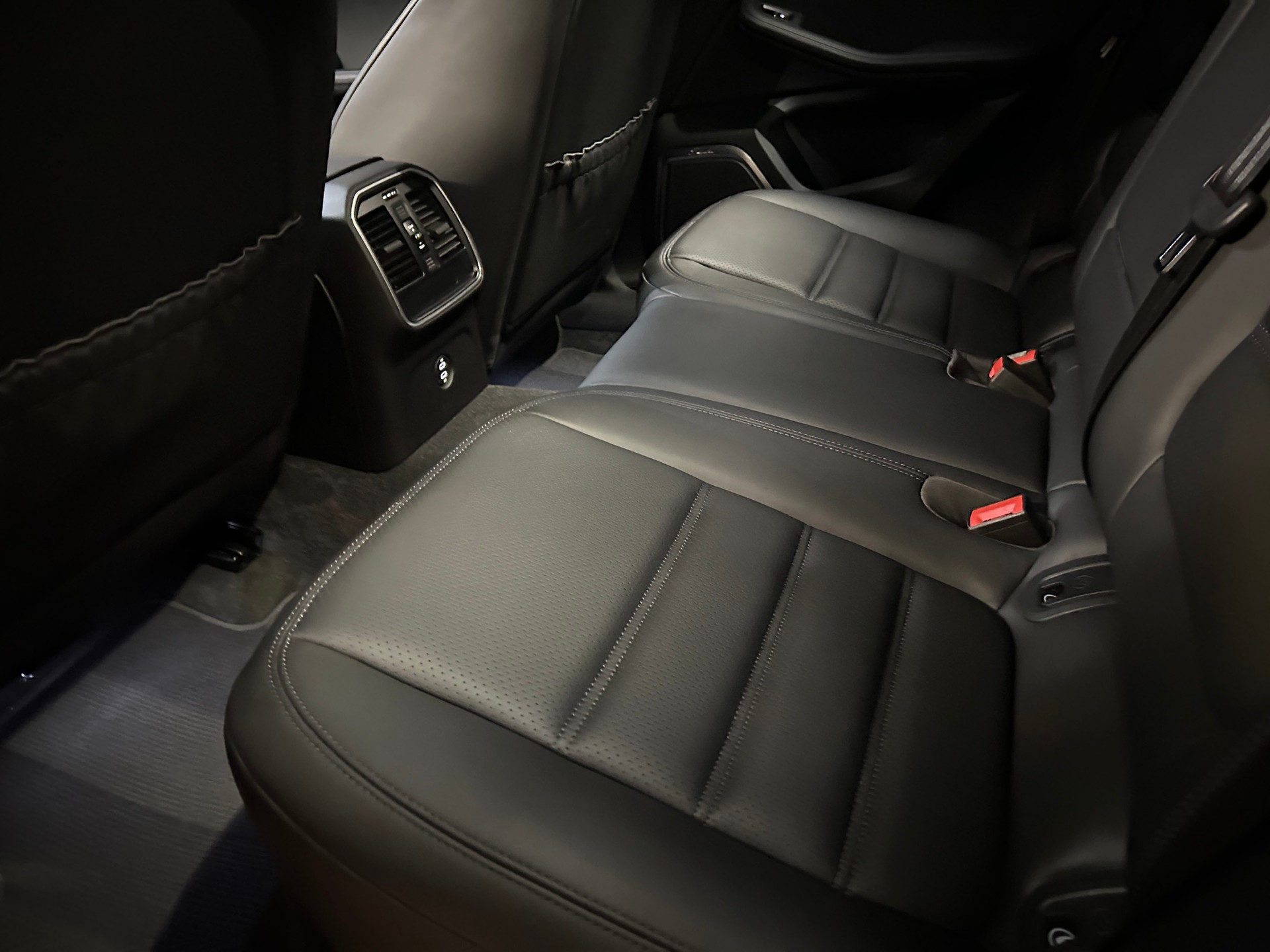 PORSCHE Macan Turbo PDK -Standheizung-Panoramaschiebedach-Sportchrono-Burmester Sound--image-24