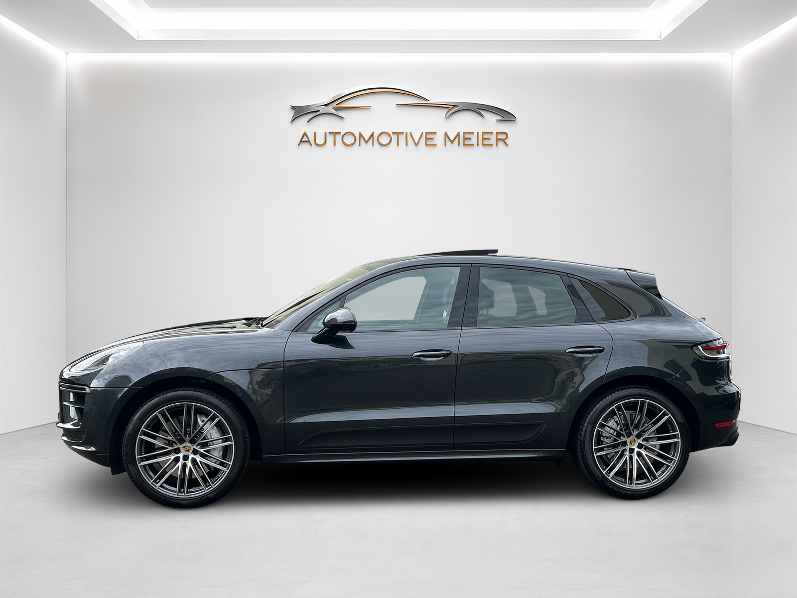 PORSCHE Macan Turbo PDK -Standheizung-Panoramaschiebedach-Sportchrono-Burmester Sound--image-1