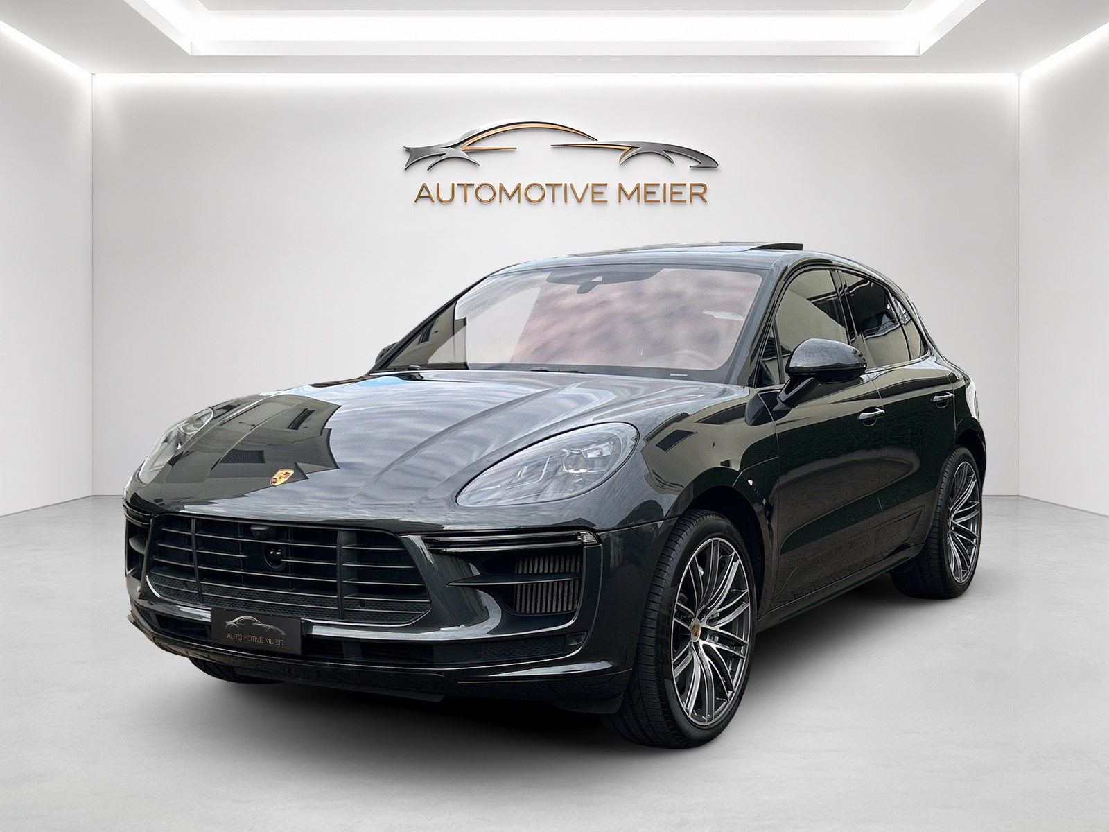 PORSCHE Macan Turbo PDK -Standheizung-Panoramaschiebedach-Sportchrono-Burmester Sound--image-0