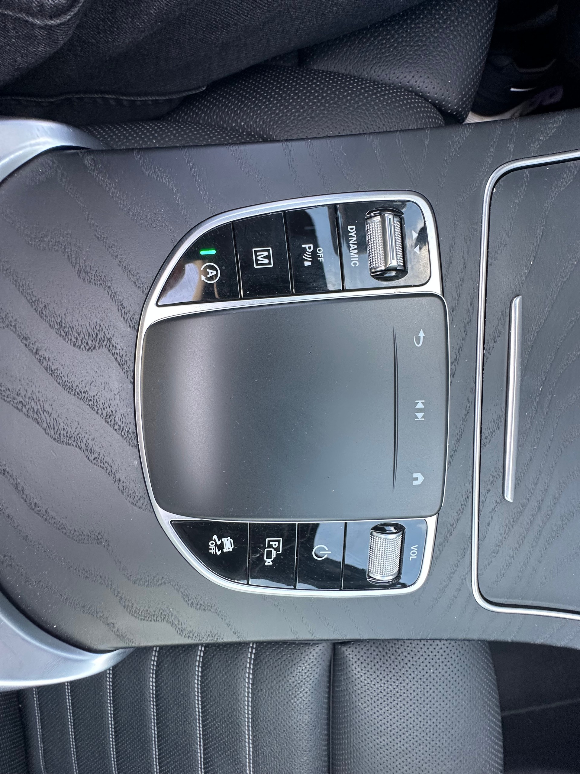 MERCEDES-BENZ GLC 300 AMG Line Plus 4Matic 9G-Tronic-image-16