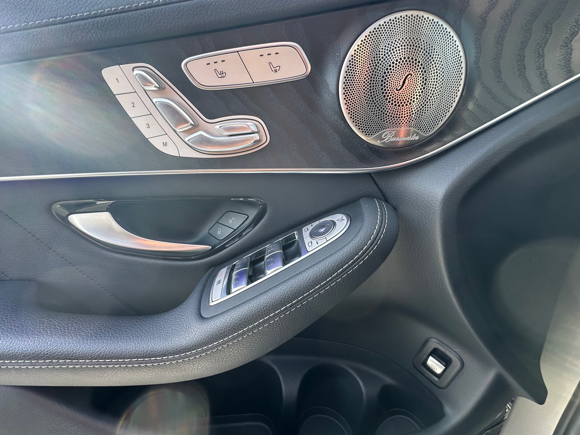MERCEDES-BENZ GLC 300 AMG Line Plus 4Matic 9G-Tronic-image-12