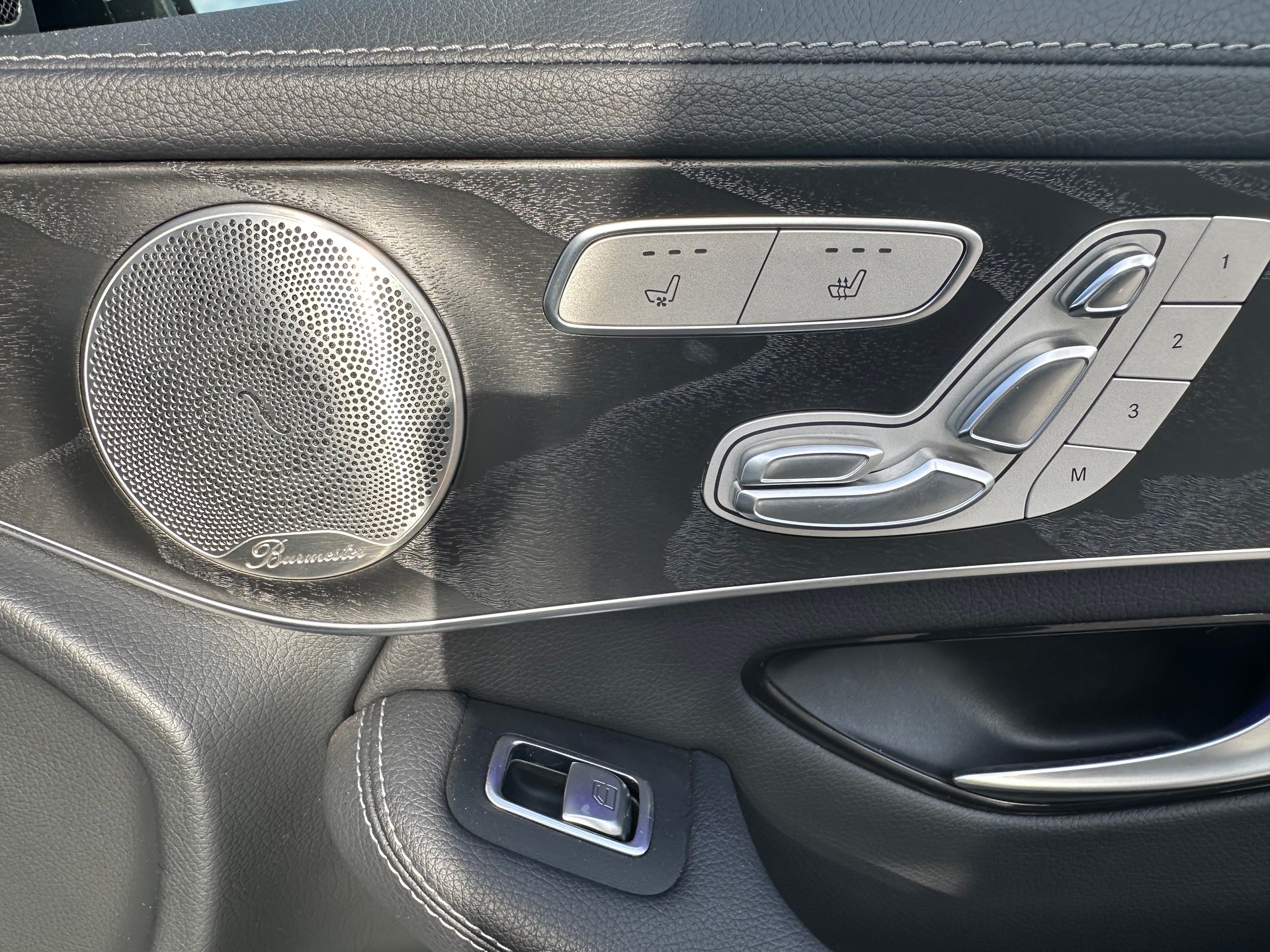 MERCEDES-BENZ GLC 300 AMG Line Plus 4Matic 9G-Tronic-image-20