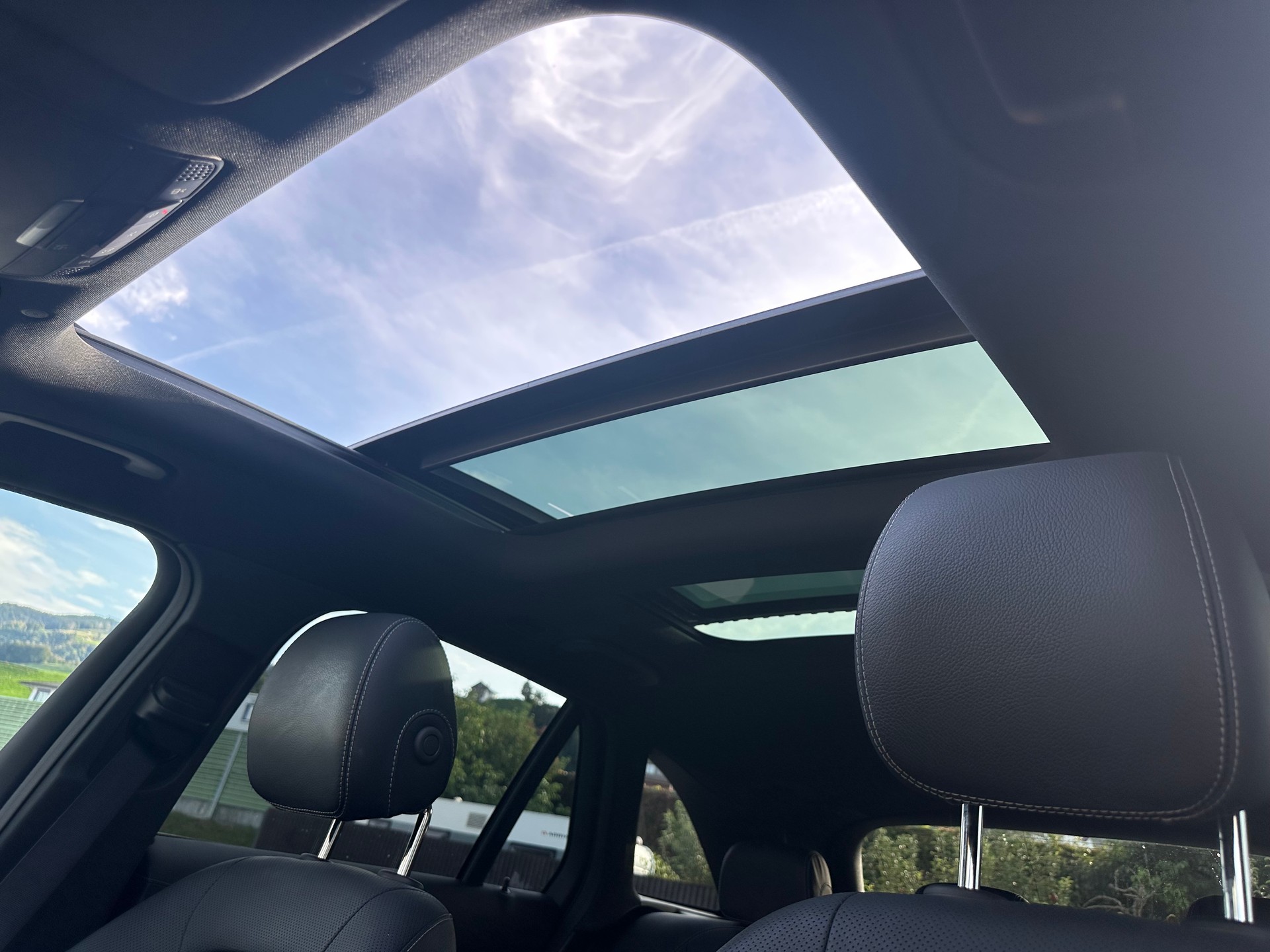 MERCEDES-BENZ GLC 300 AMG Line Plus 4Matic 9G-Tronic-image-22