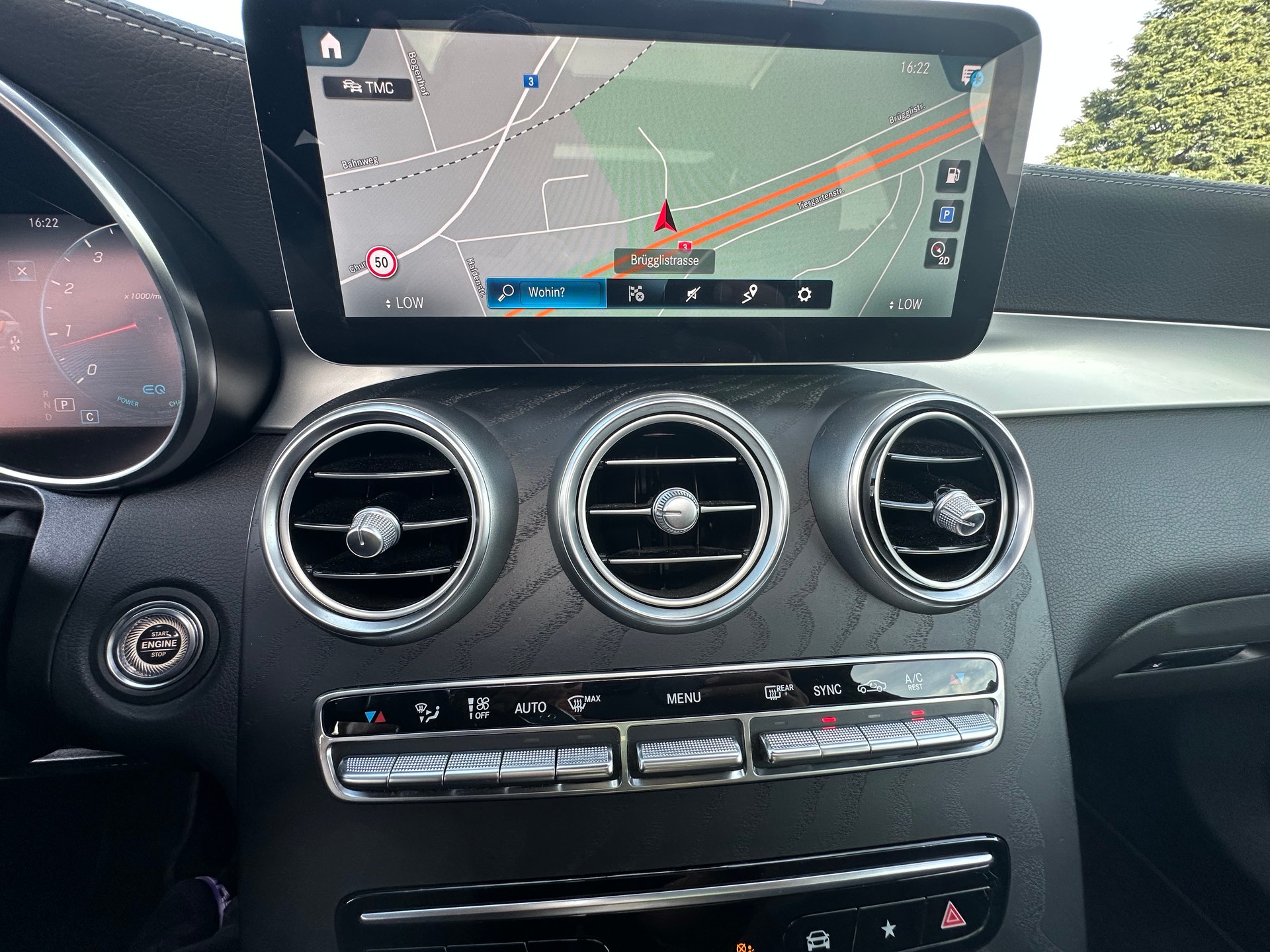 MERCEDES-BENZ GLC 300 AMG Line Plus 4Matic 9G-Tronic-image-19