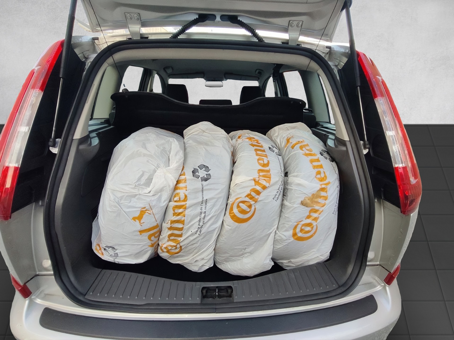 FORD C-Max 1.8 16V Titanium-image-11