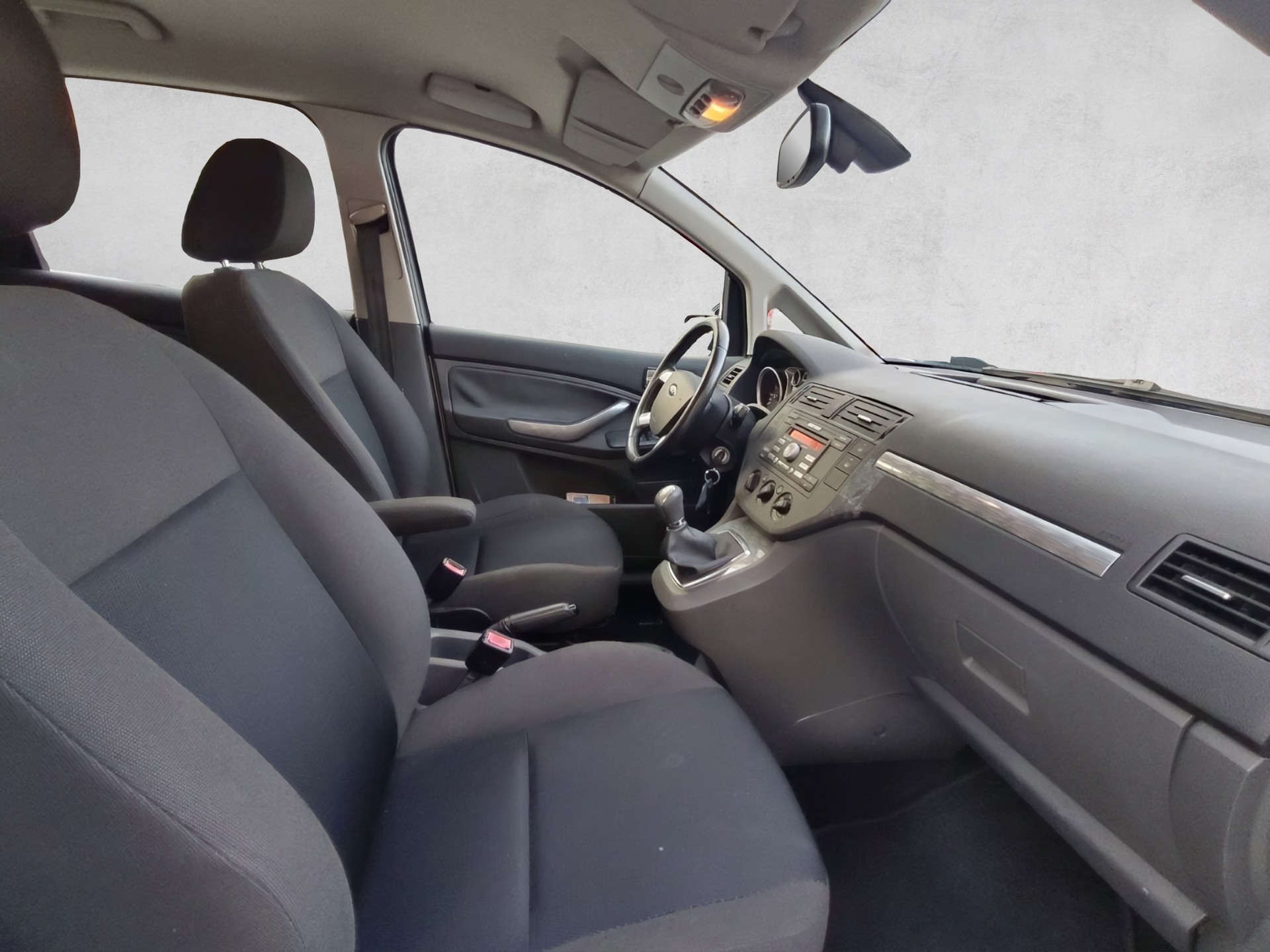 FORD C-Max 1.8 16V Titanium-image-9