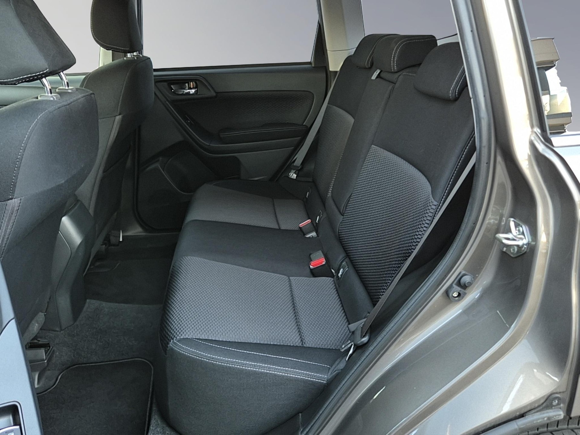 SUBARU Forester Station 2.0 Swiss Plus-image-16