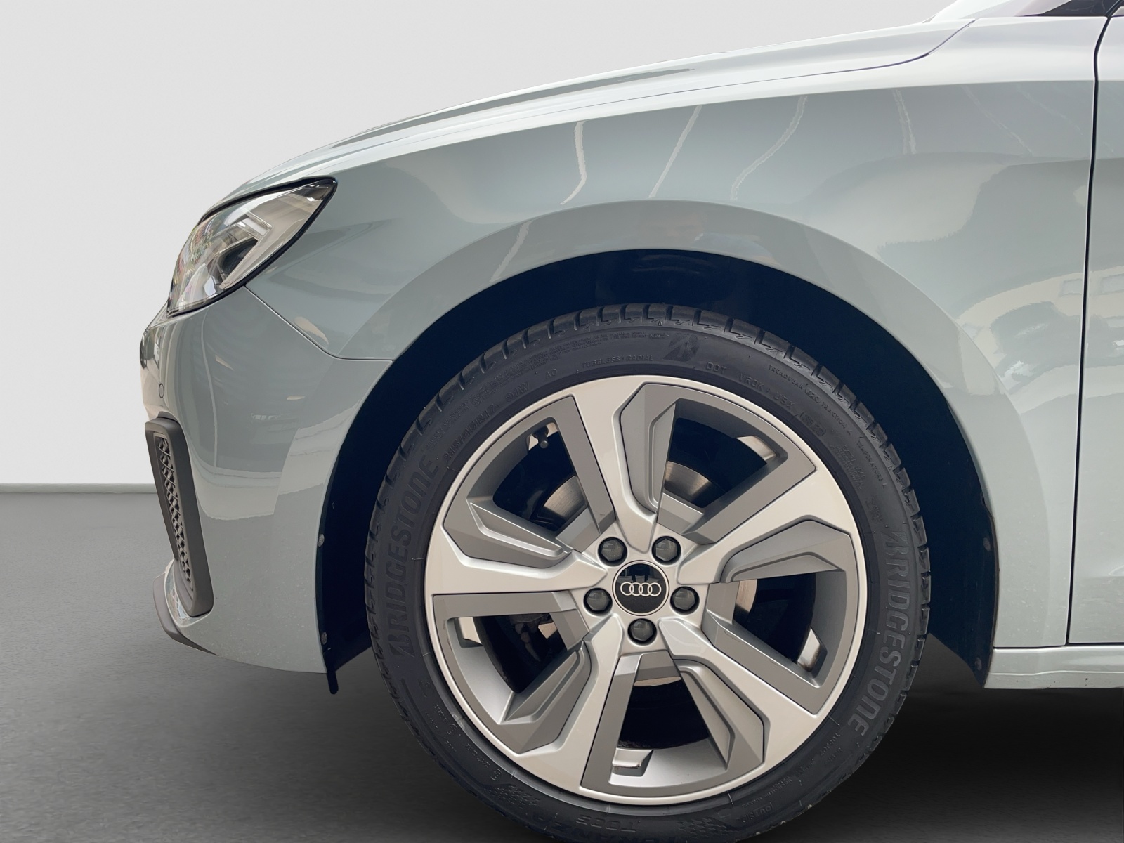 AUDI A1 Sportback 30 TFSI Attraction S-tronic-image-4