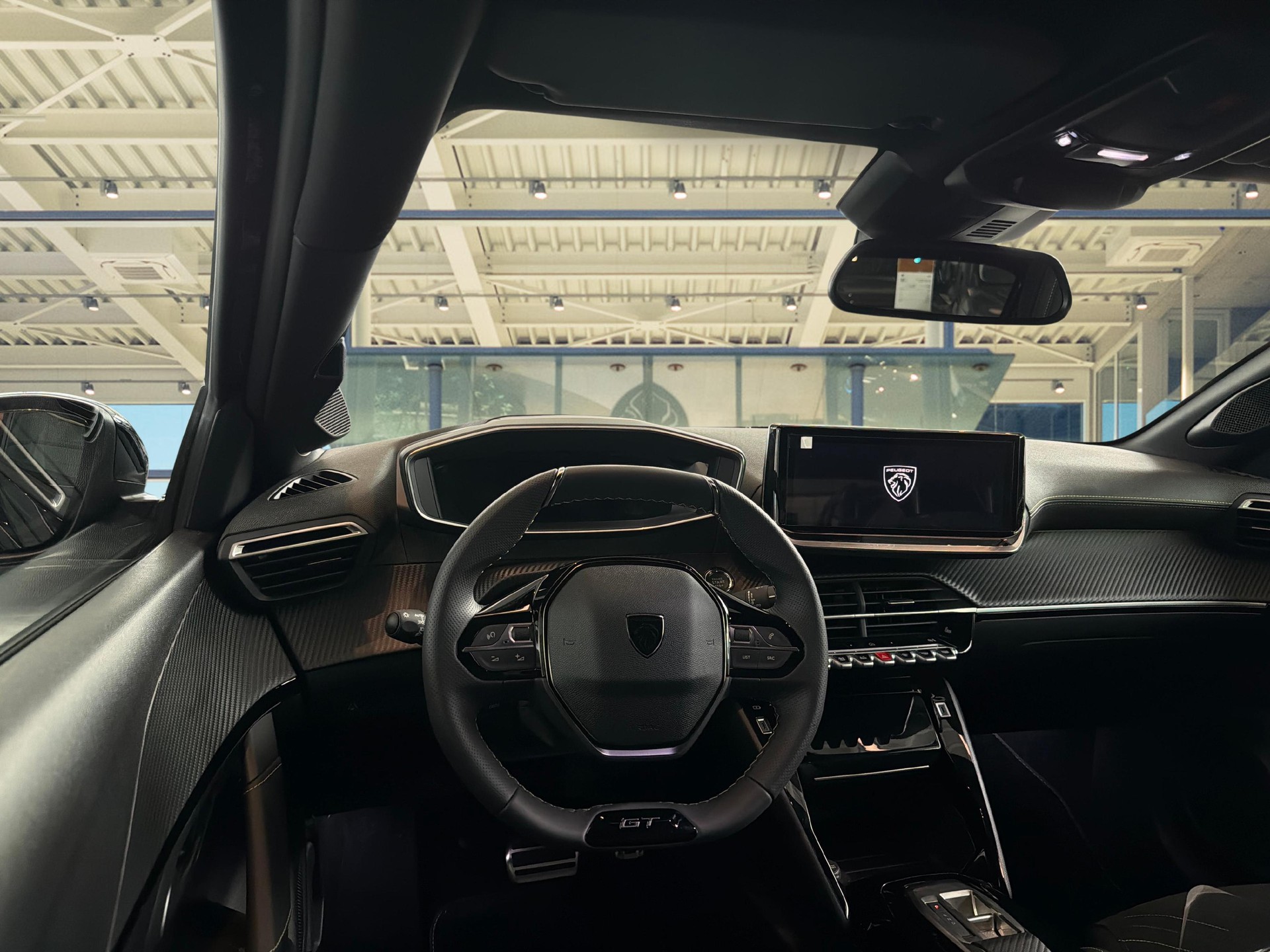 PEUGEOT 208 1.2 Hybrid 145 GT Exclusive-image-9