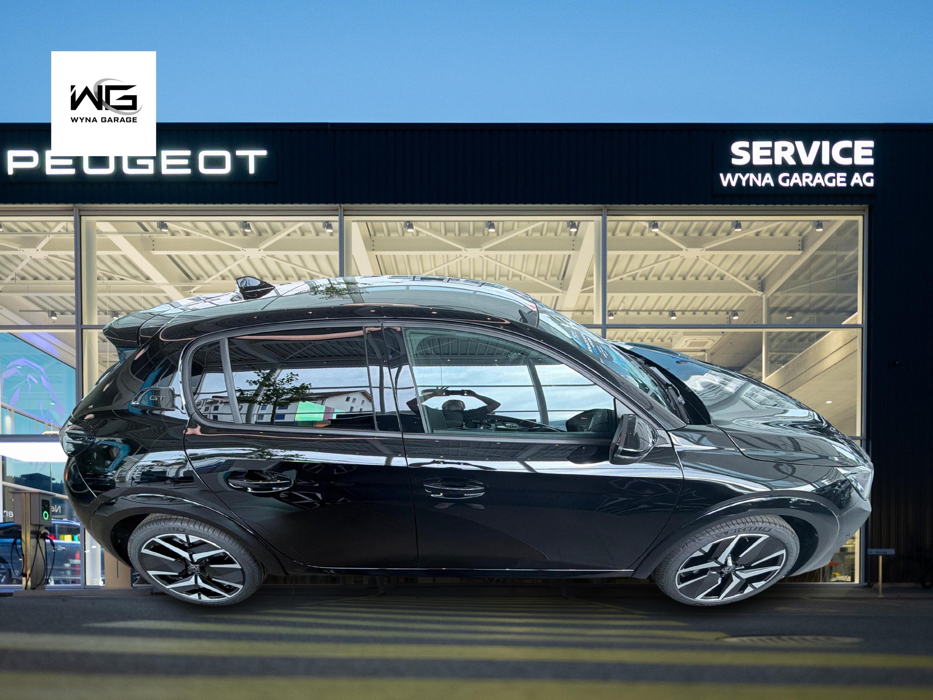 PEUGEOT 208 1.2 Hybrid 145 GT Exclusive-image-6