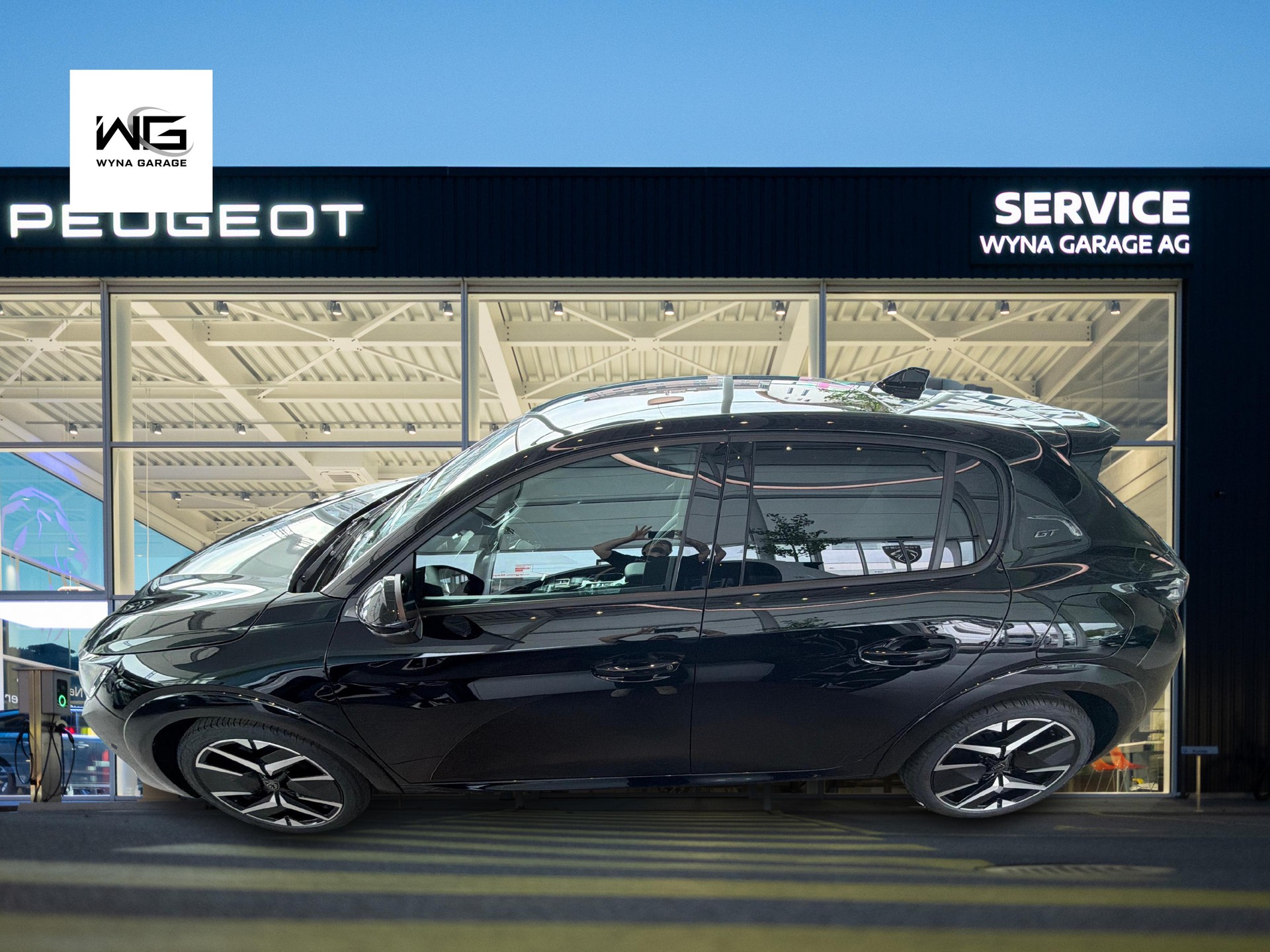 PEUGEOT 208 1.2 Hybrid 145 GT Exclusive-image-2